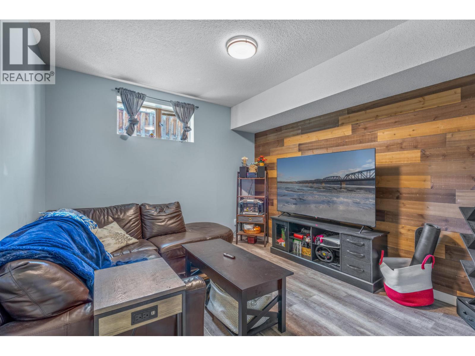 2404 SADLER DRIVE - 35