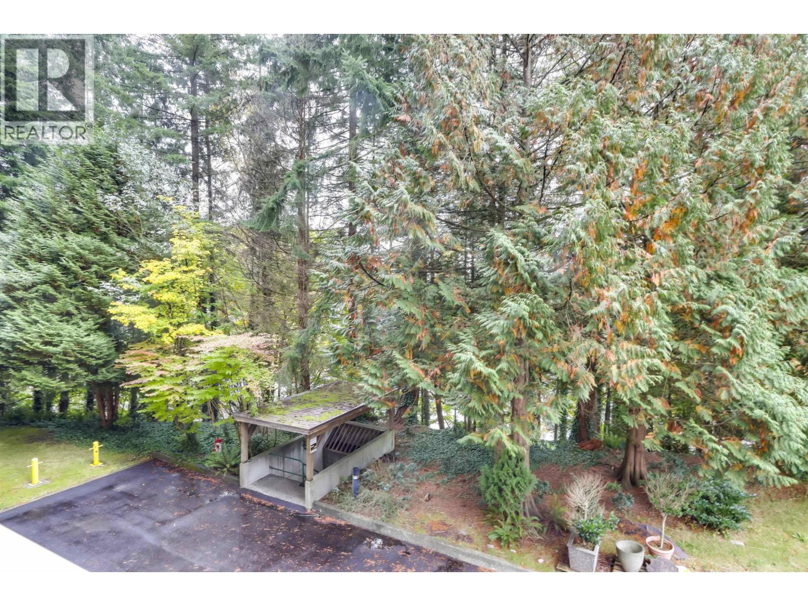 303 2004 FULLERTON AVENUE, North Vancouver