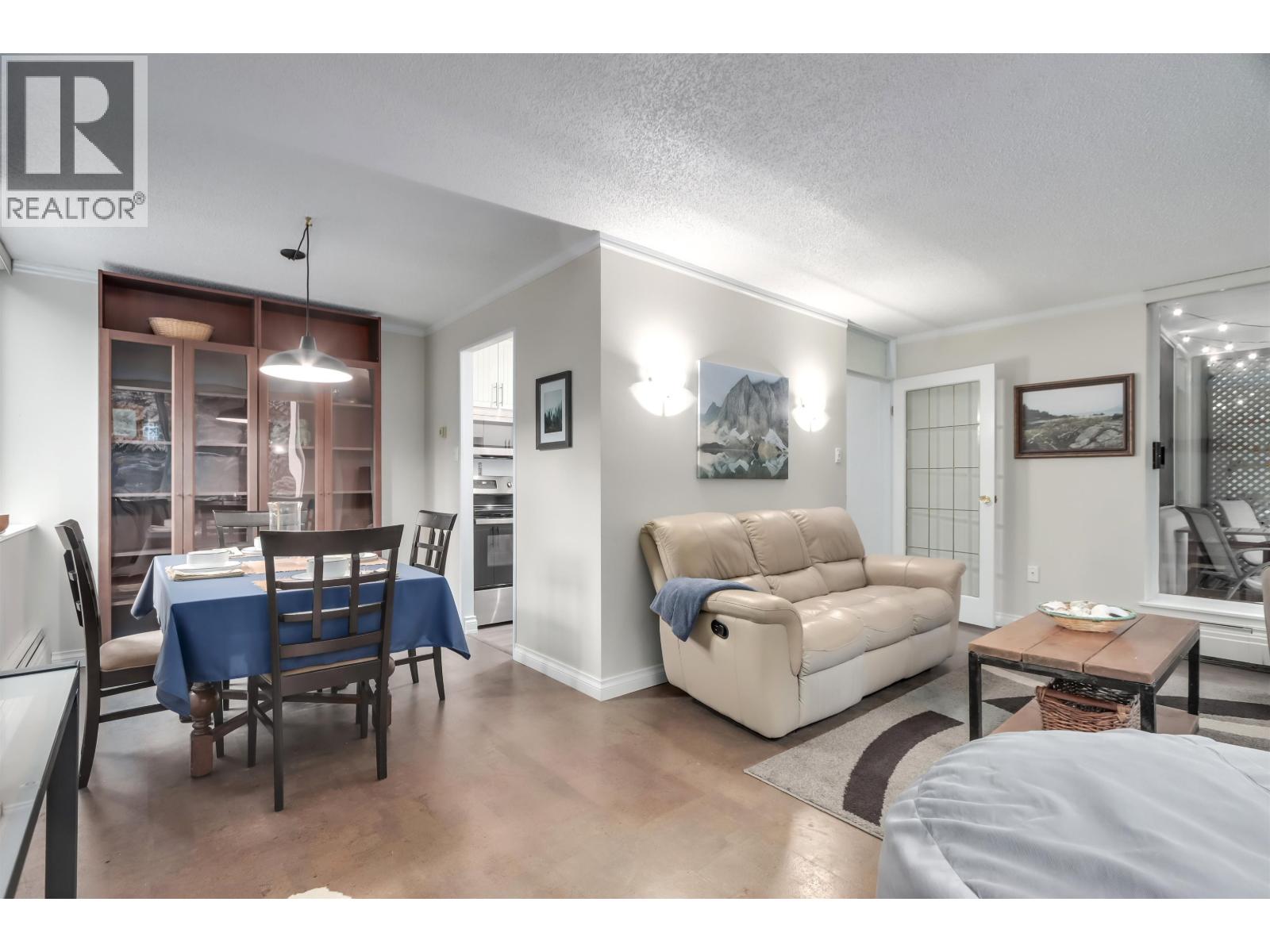 303 2004 FULLERTON AVENUE, North Vancouver