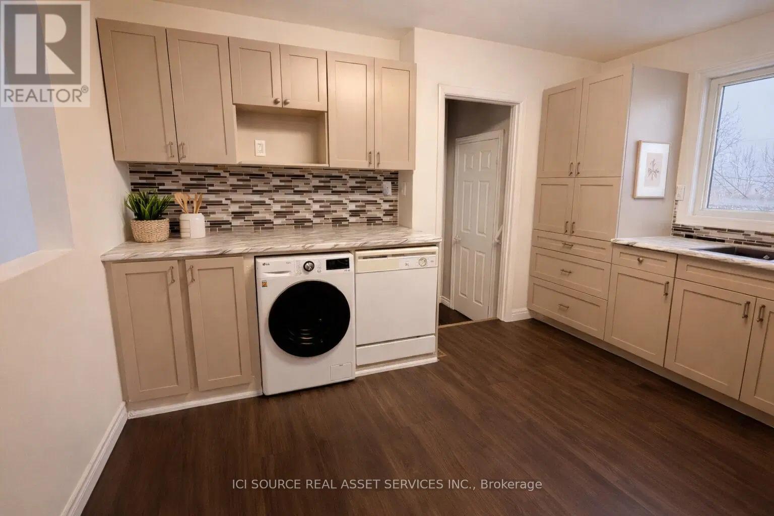 6 MACDONALD AVENUE - 4