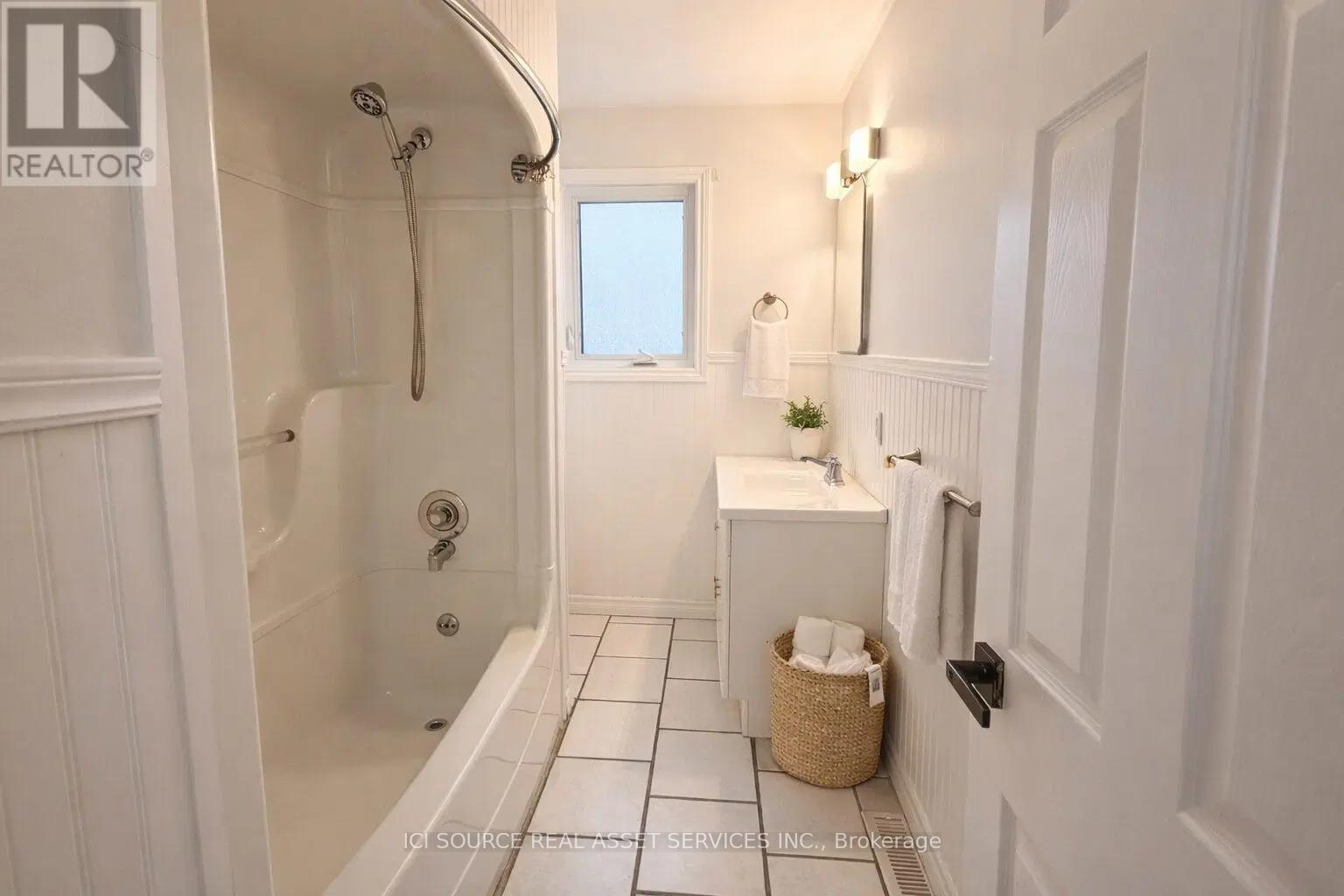 6 MACDONALD AVENUE - 6