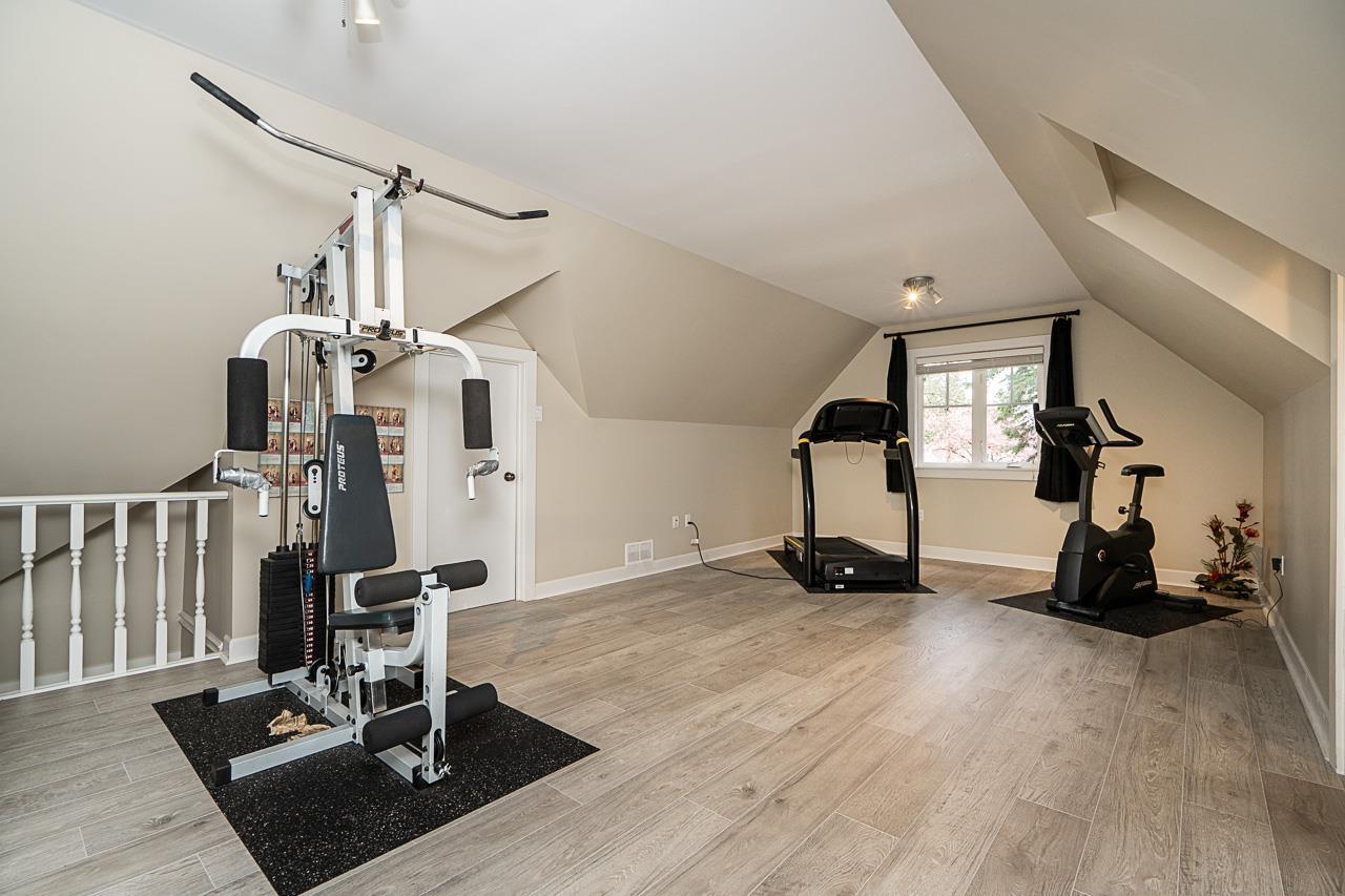 House in Surrey - Image 28