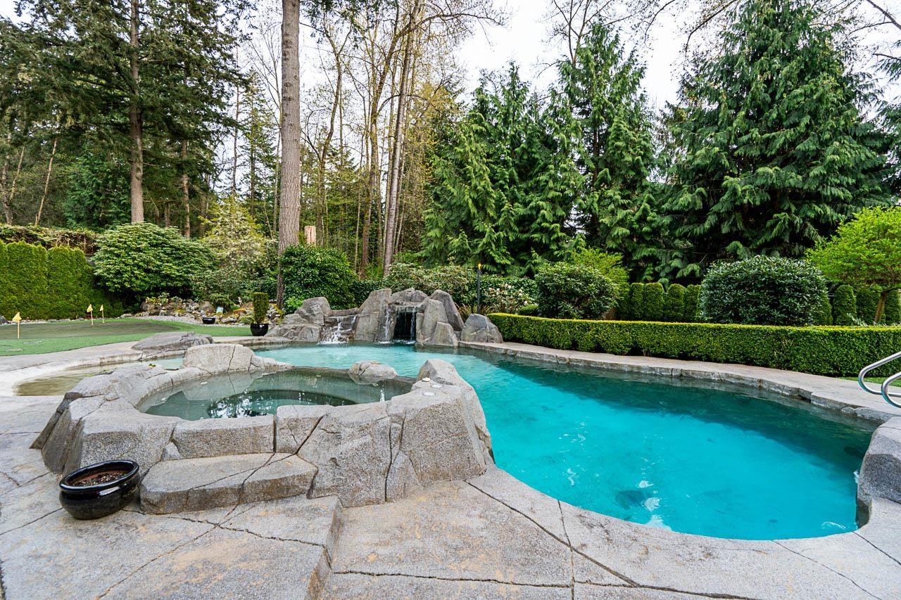 House in Surrey - Image 35