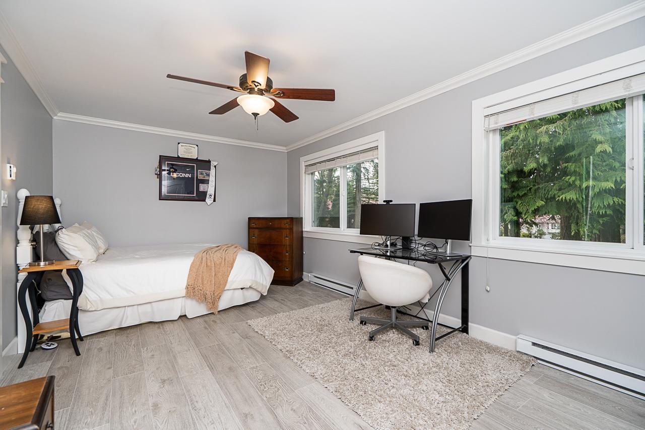 House in Surrey - Image 30