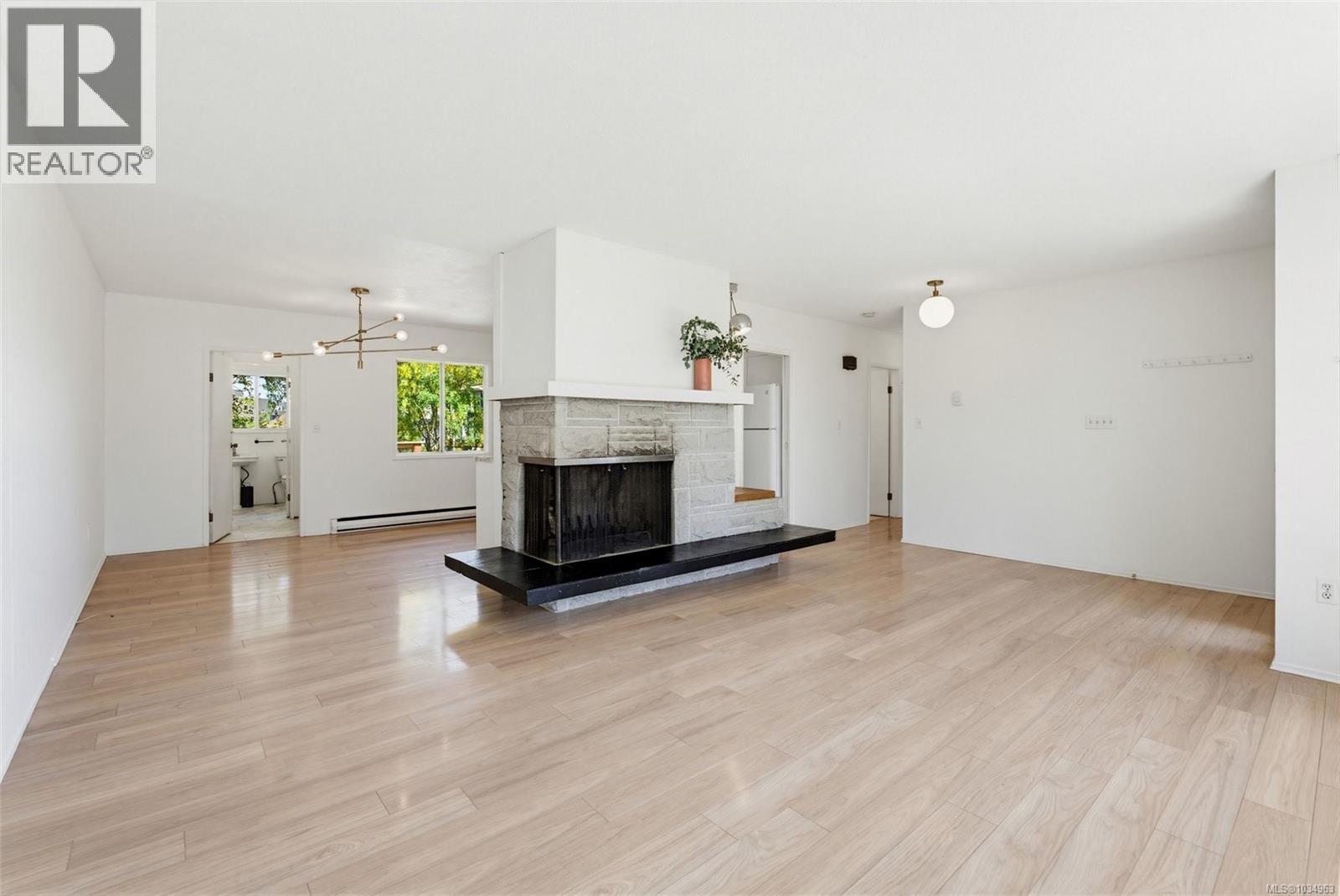  918 Bay Street, Victoria