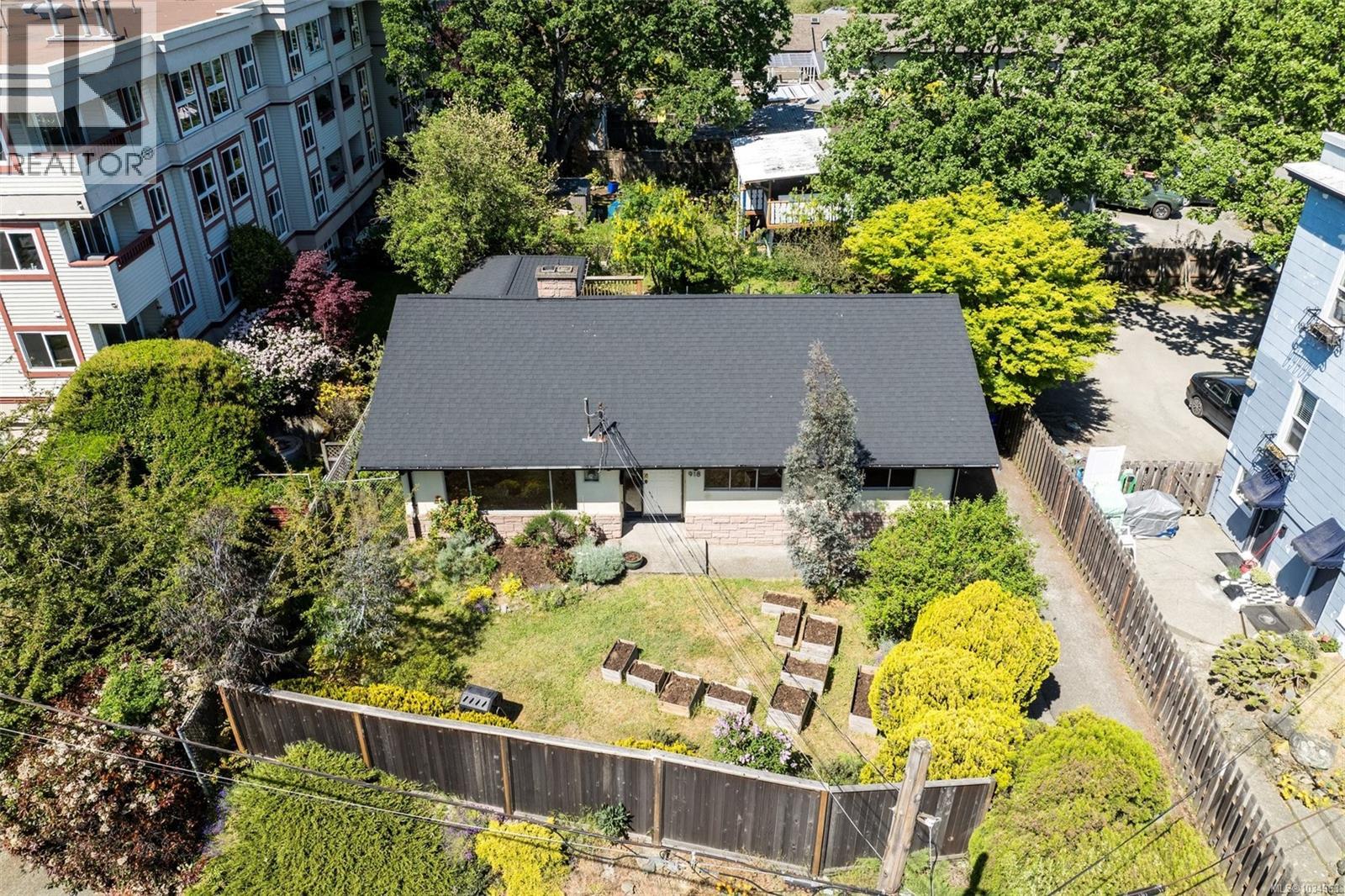  918 Bay Street, Victoria