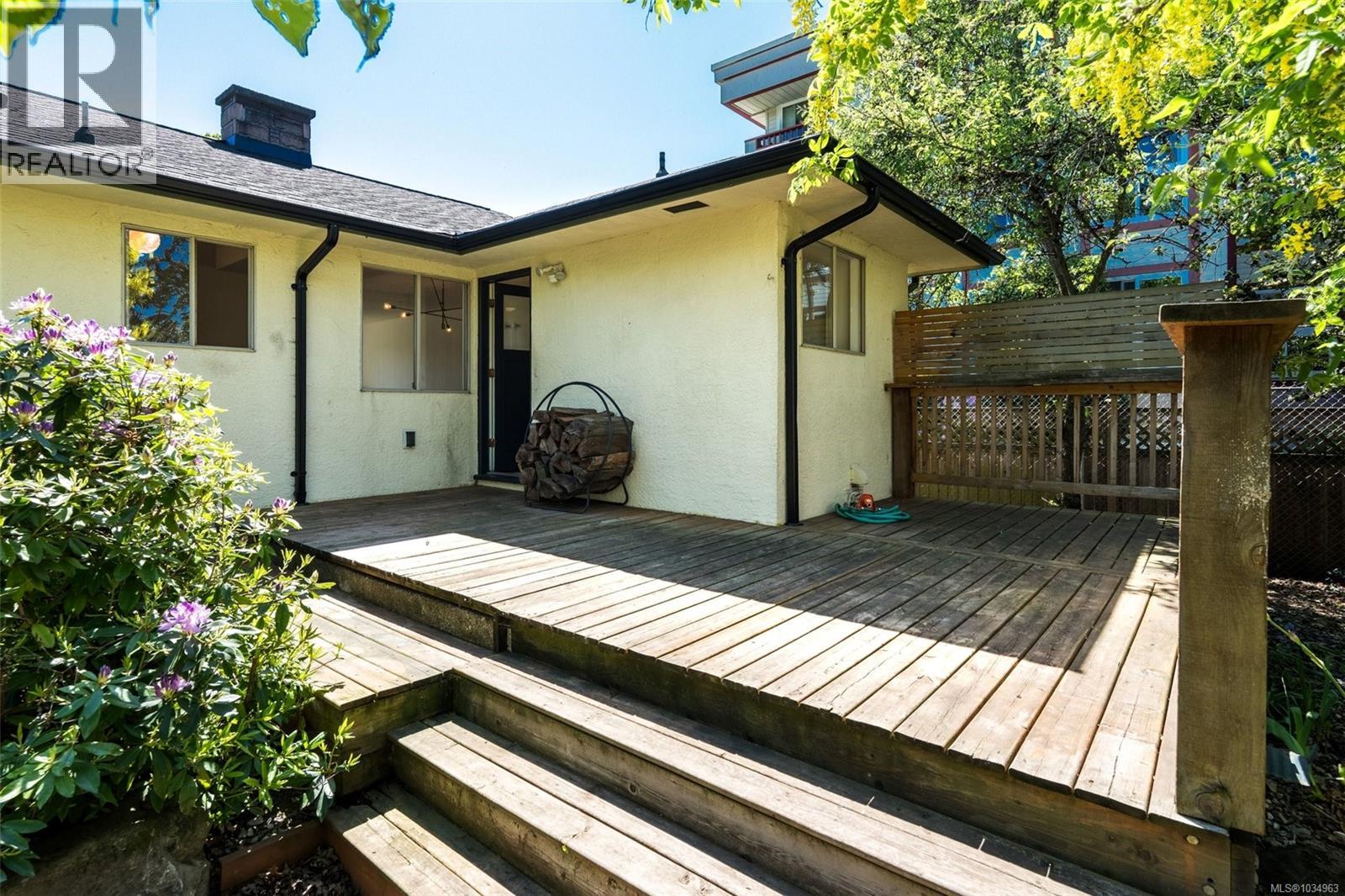  918 Bay Street, Victoria