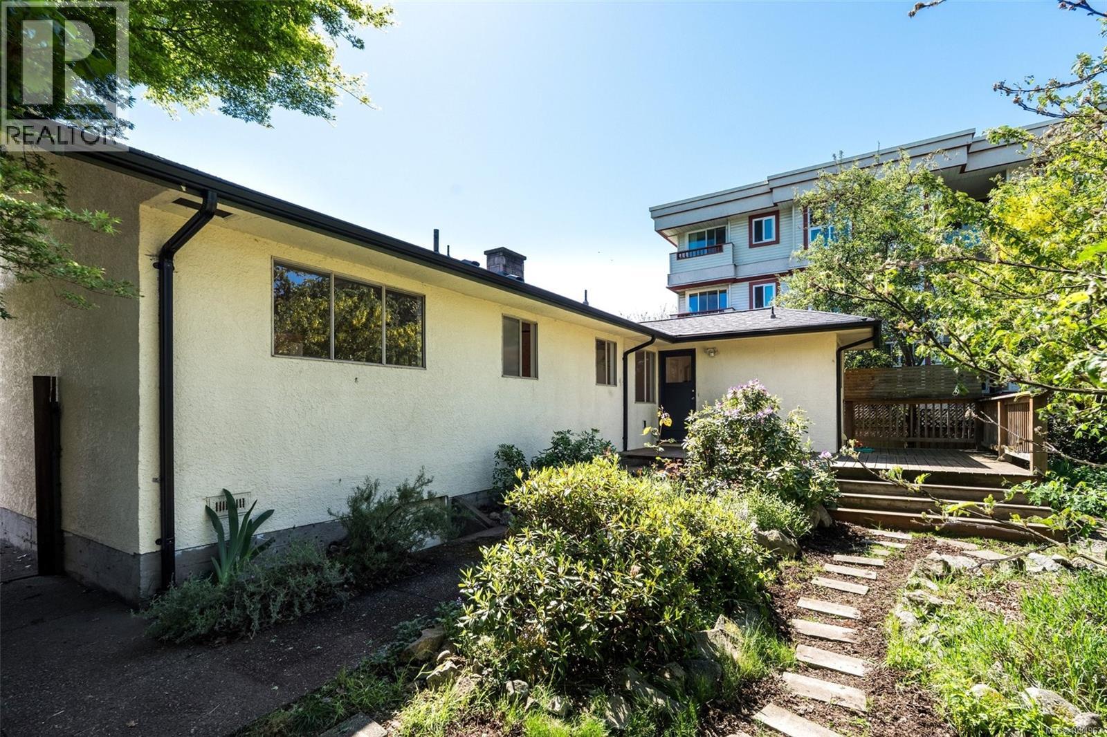  918 Bay Street, Victoria