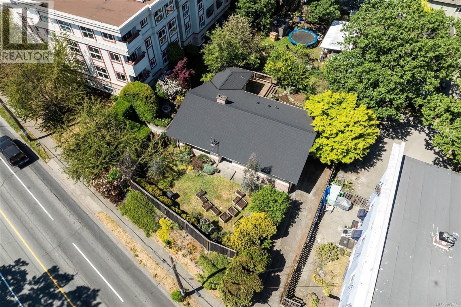  918 Bay Street, Victoria