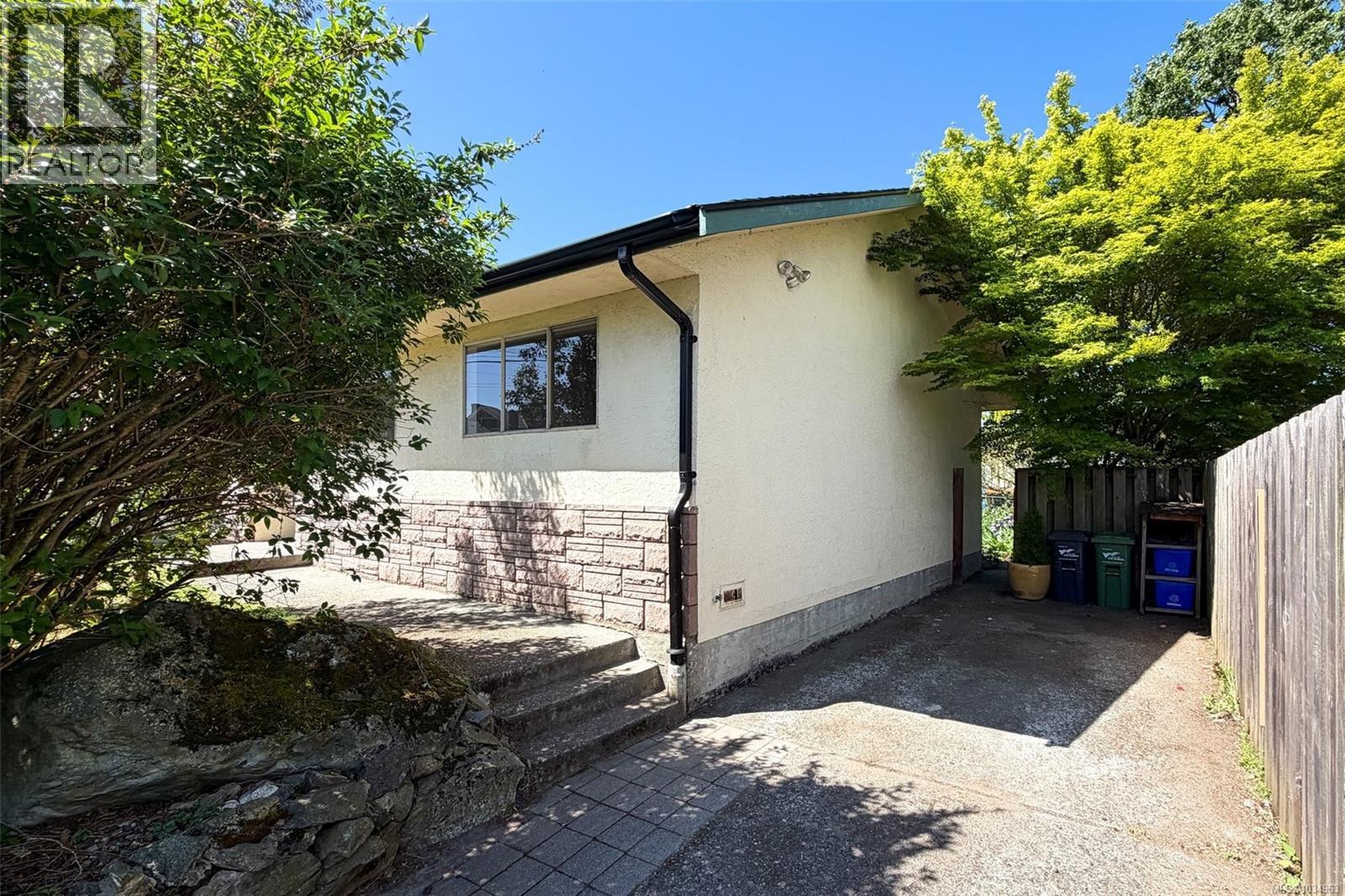  918 Bay Street, Victoria