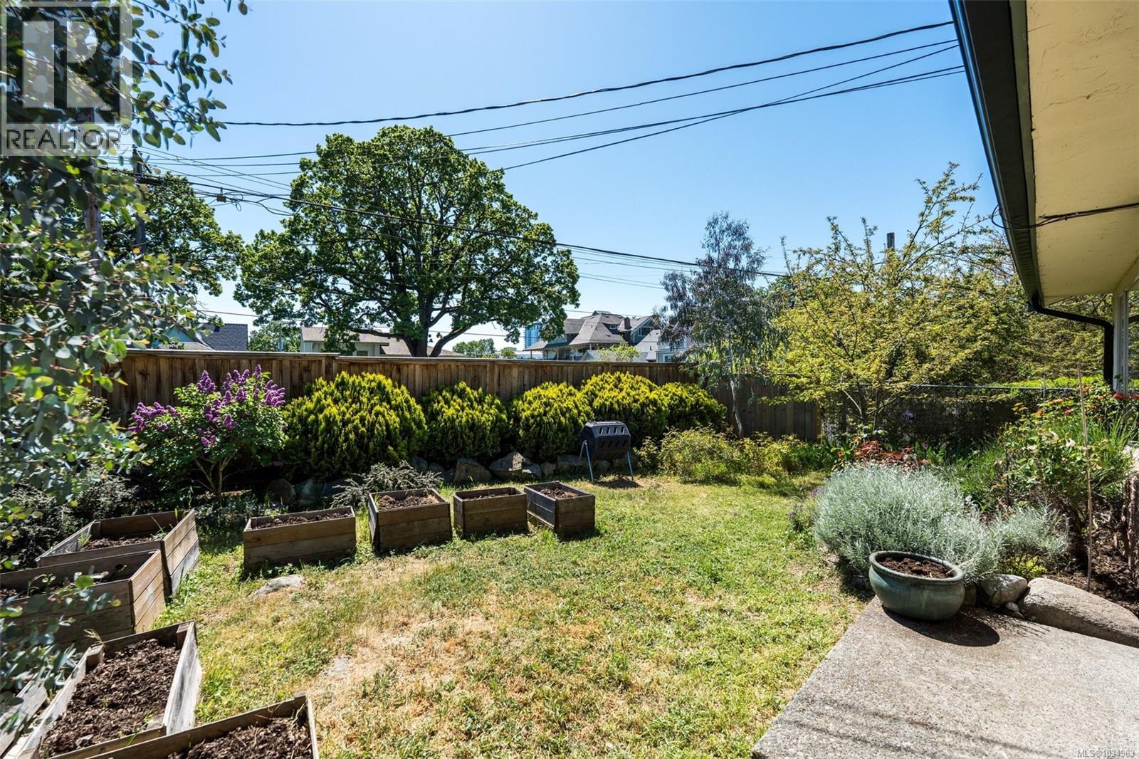  918 Bay Street, Victoria