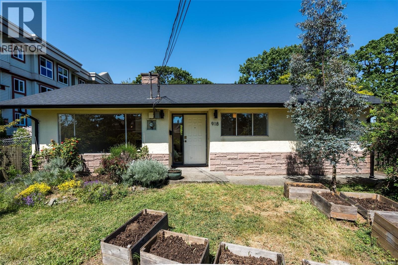  918 Bay Street, Victoria