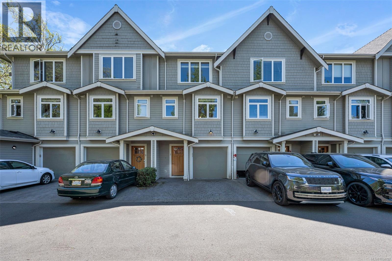 3 2918 Shelbourne Street, Victoria