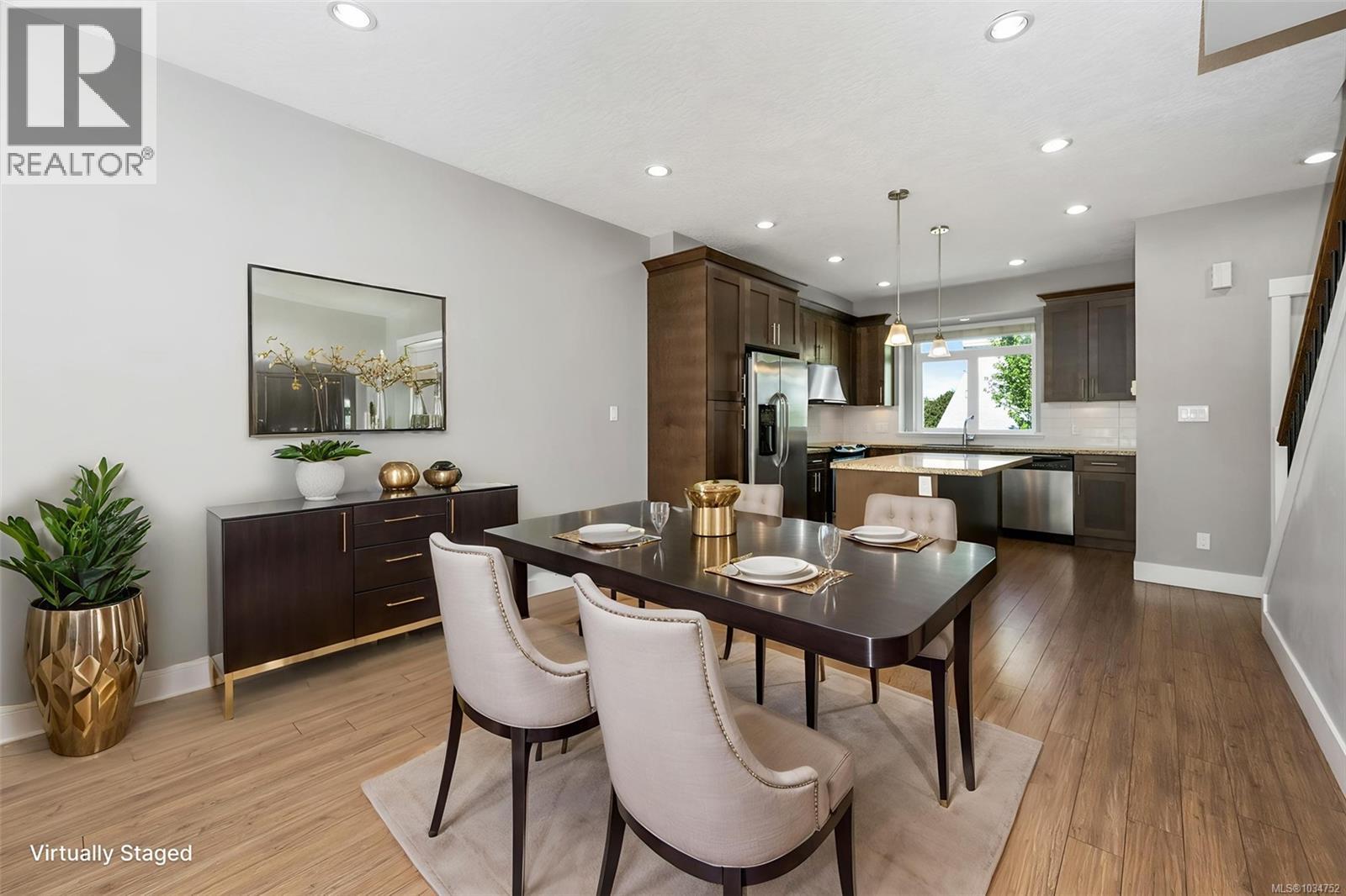 3 2918 Shelbourne Street, Victoria