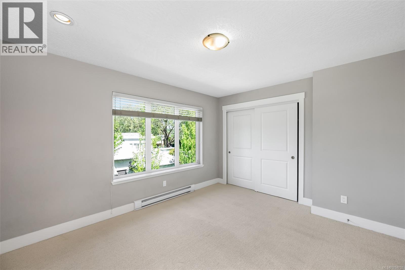 3 2918 Shelbourne Street, Victoria