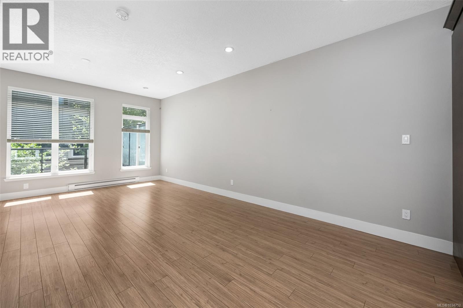 3 2918 Shelbourne Street, Victoria