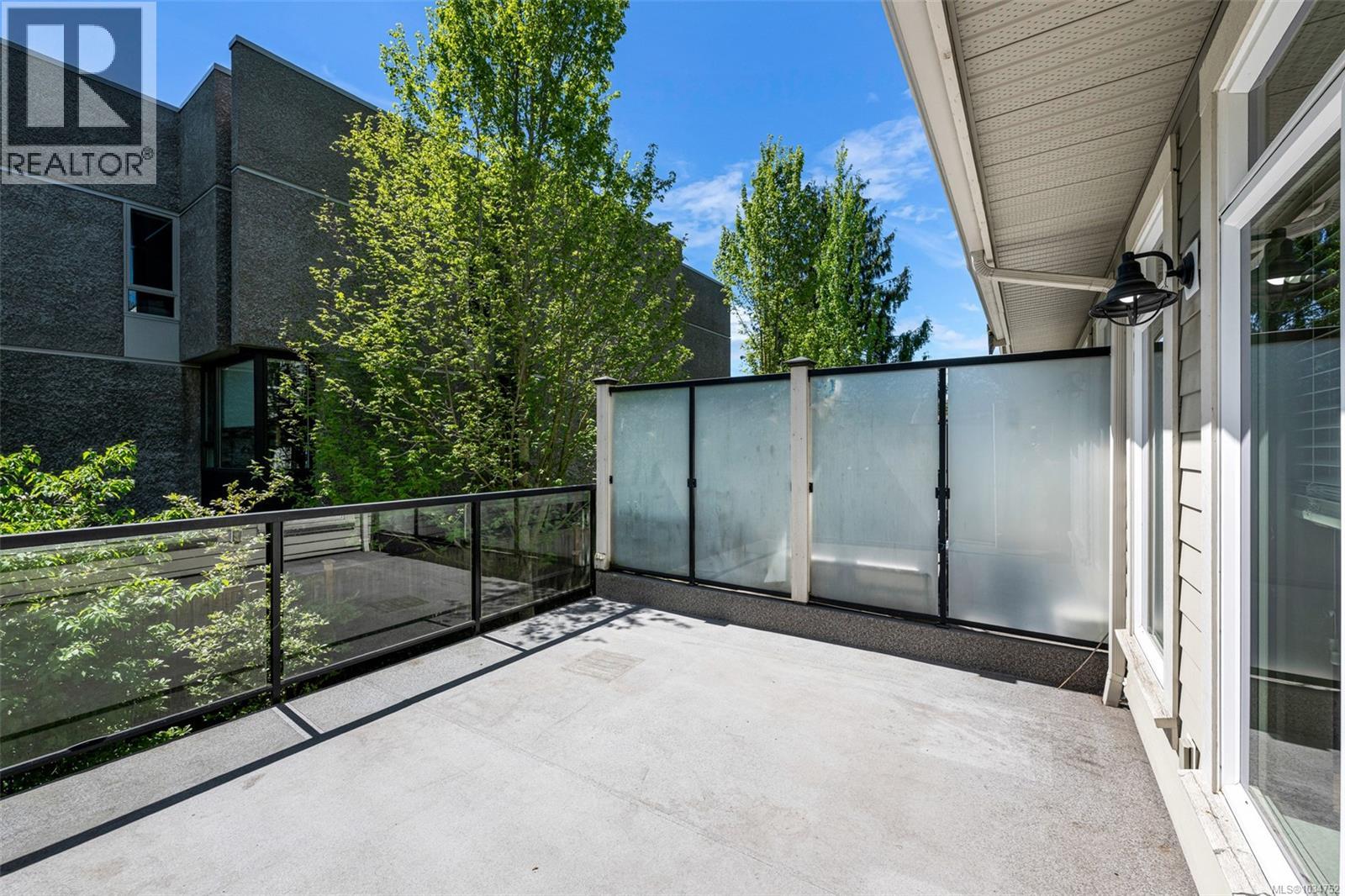 3 2918 Shelbourne Street, Victoria