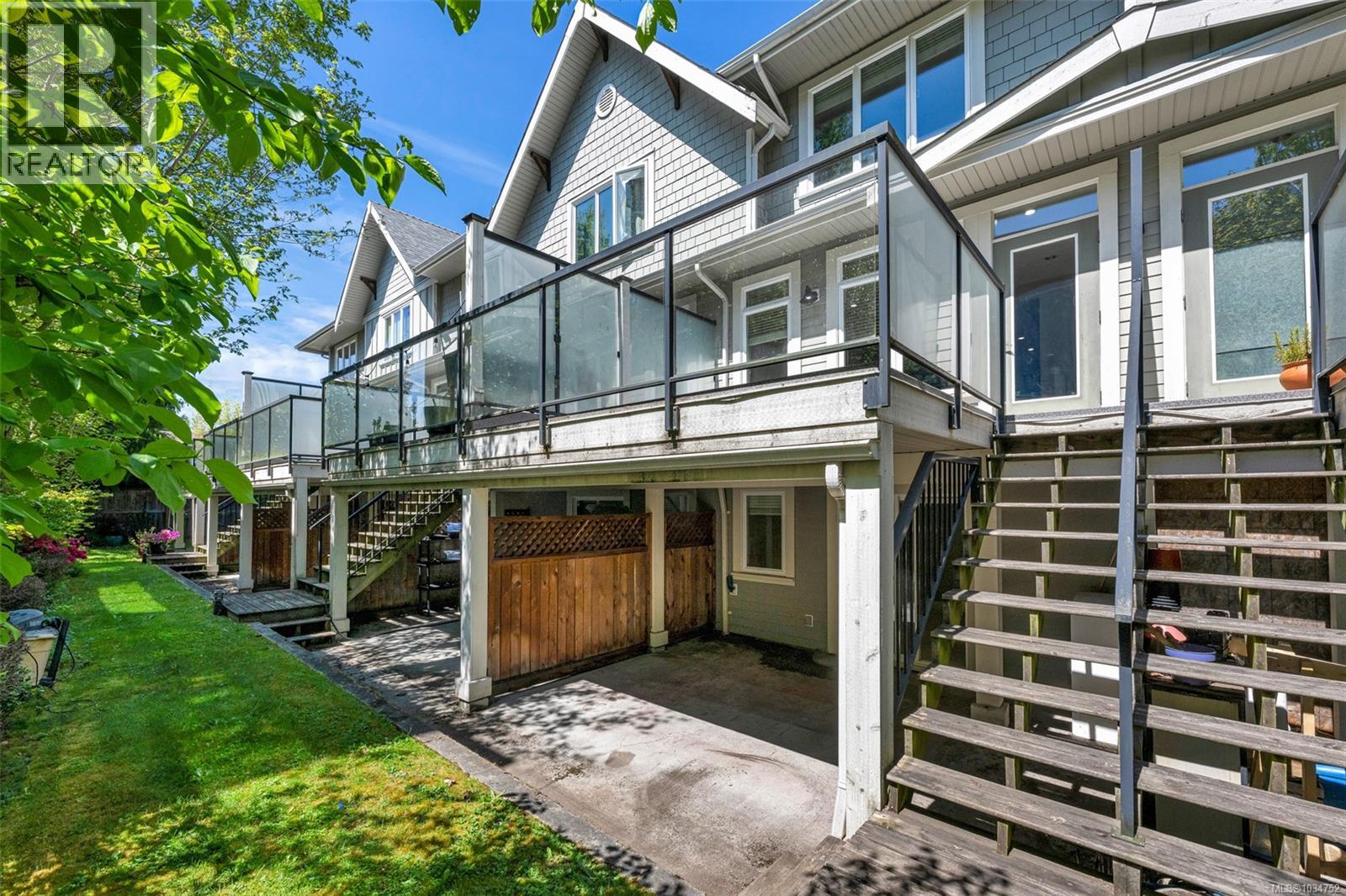 #3 2918 Shelbourne St - 34