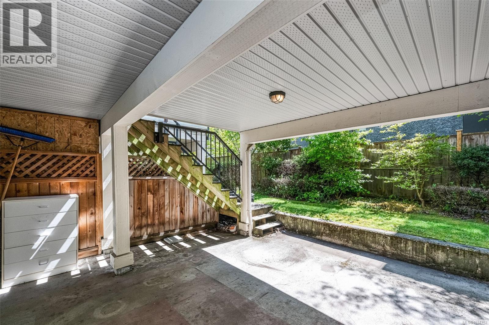 3 2918 Shelbourne Street, Victoria