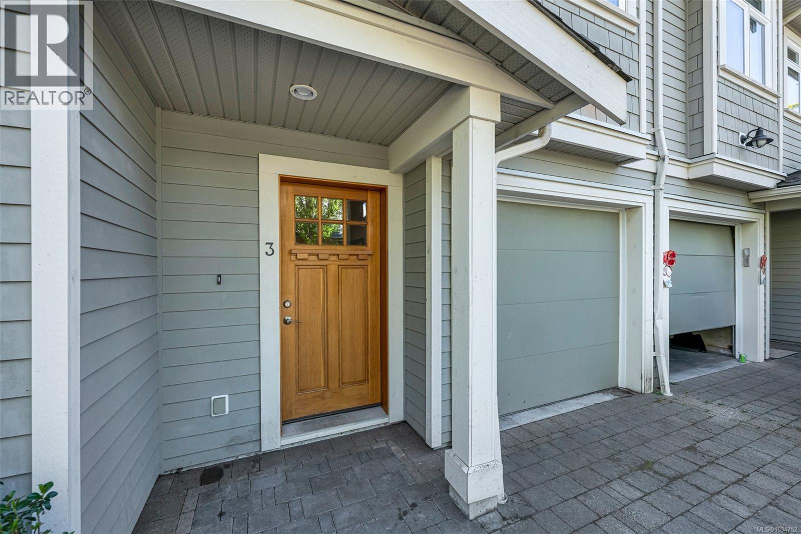3 2918 Shelbourne Street, Victoria