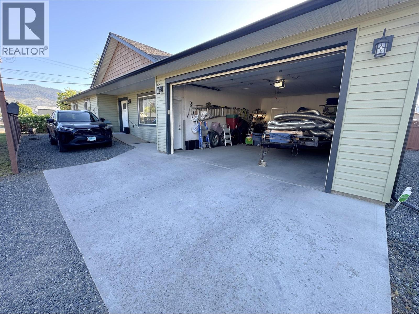 2402 COLDWATER Avenue - 19
