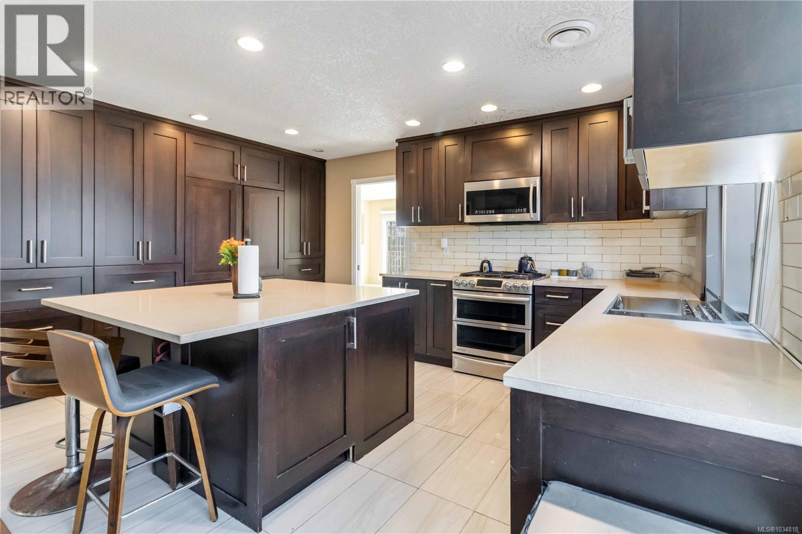 886 Lodi Ave - Image 2