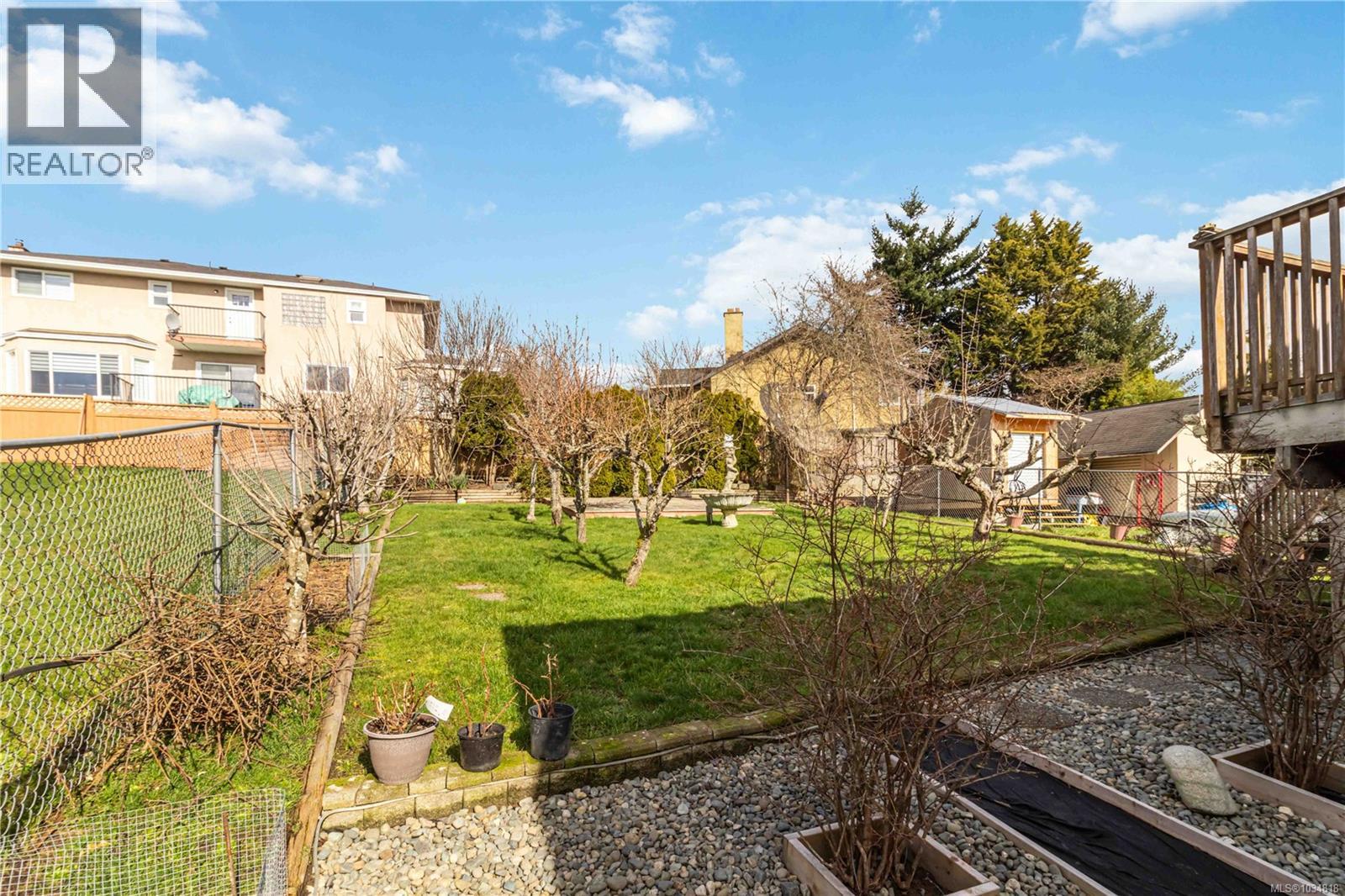 886 Lodi Ave - 43