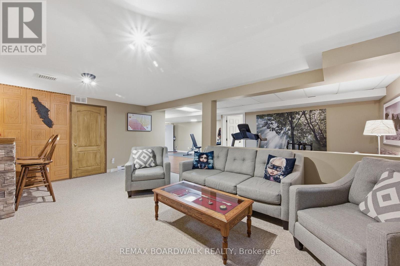 15 BIRCH DRIVE - 42