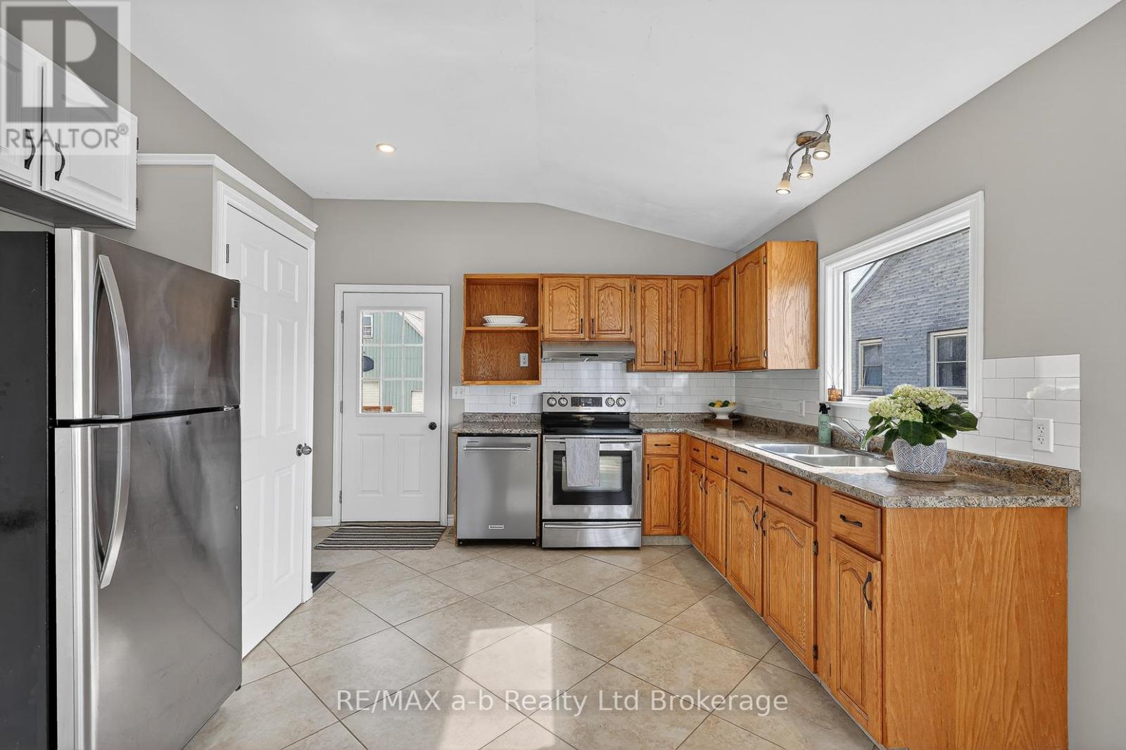191 WHITING STREET - 17