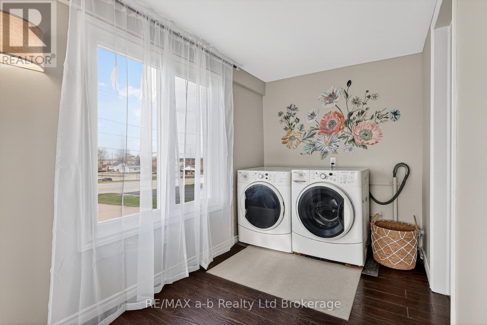 191 WHITING STREET - 25