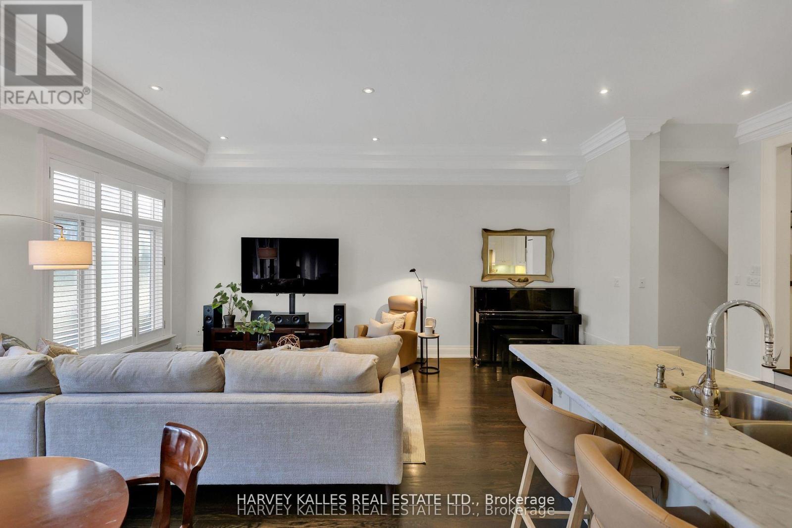 39 GORMLEY AVENUE - 21