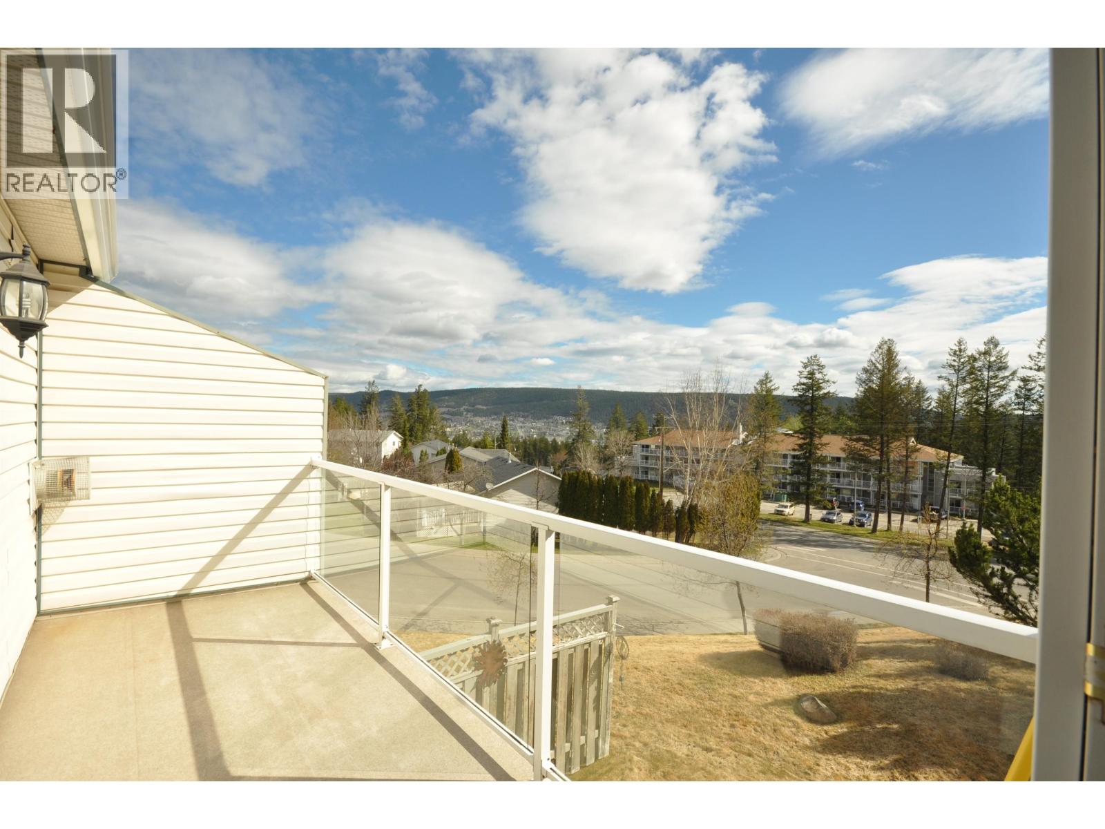 #10 11 EAGLE CRESCENT - 34