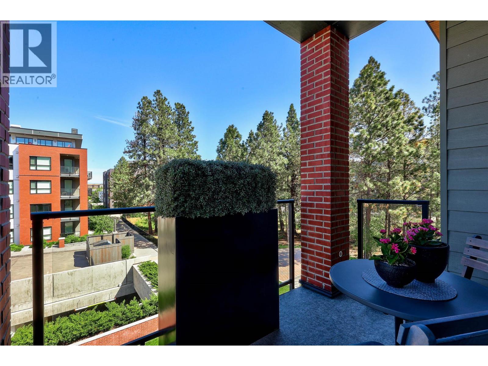 #304 885 University Drive - 14