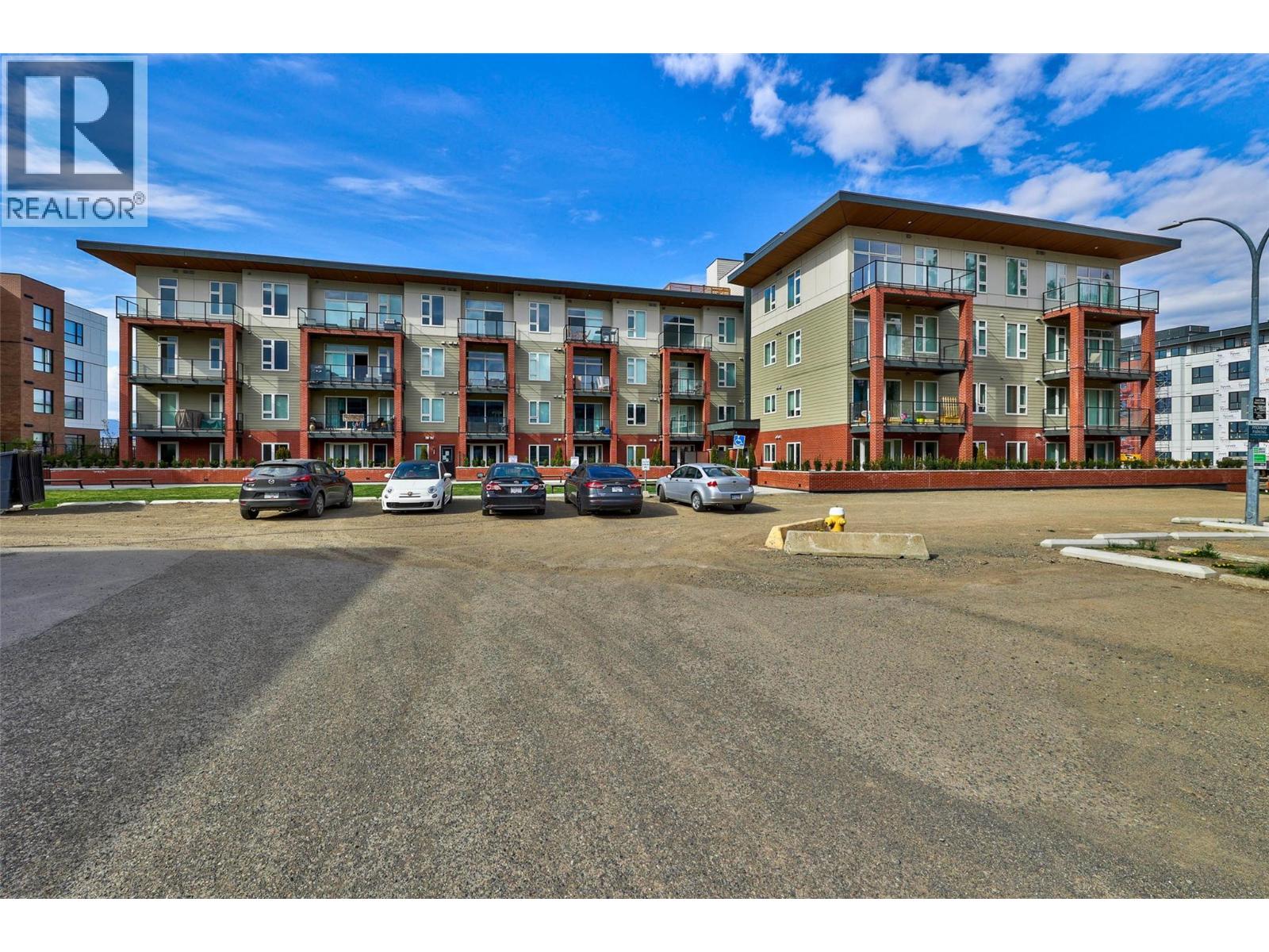 #304 885 University Drive - 18