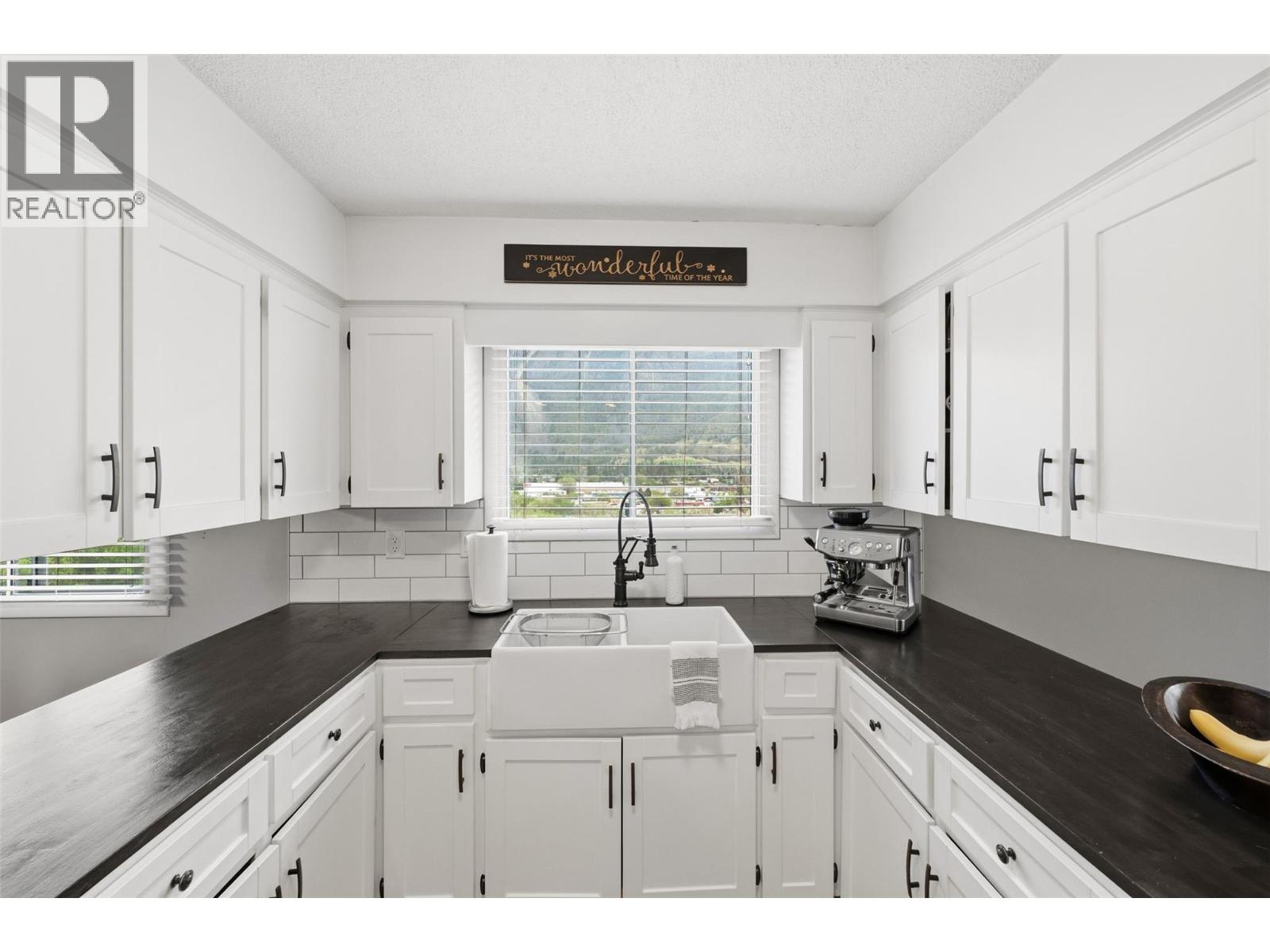 617 3RD Avenue, Keremeos