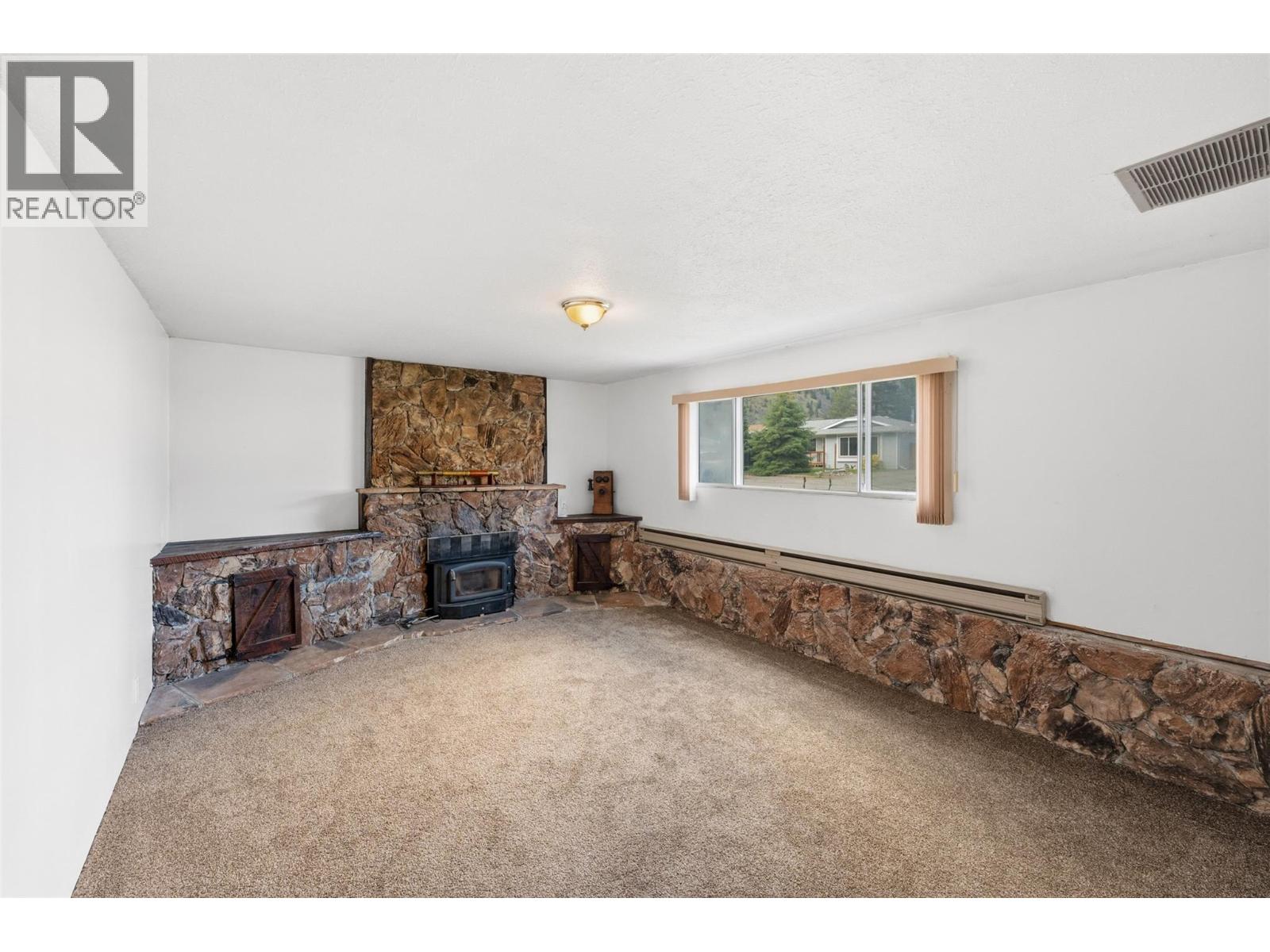 617 3RD Avenue, Keremeos