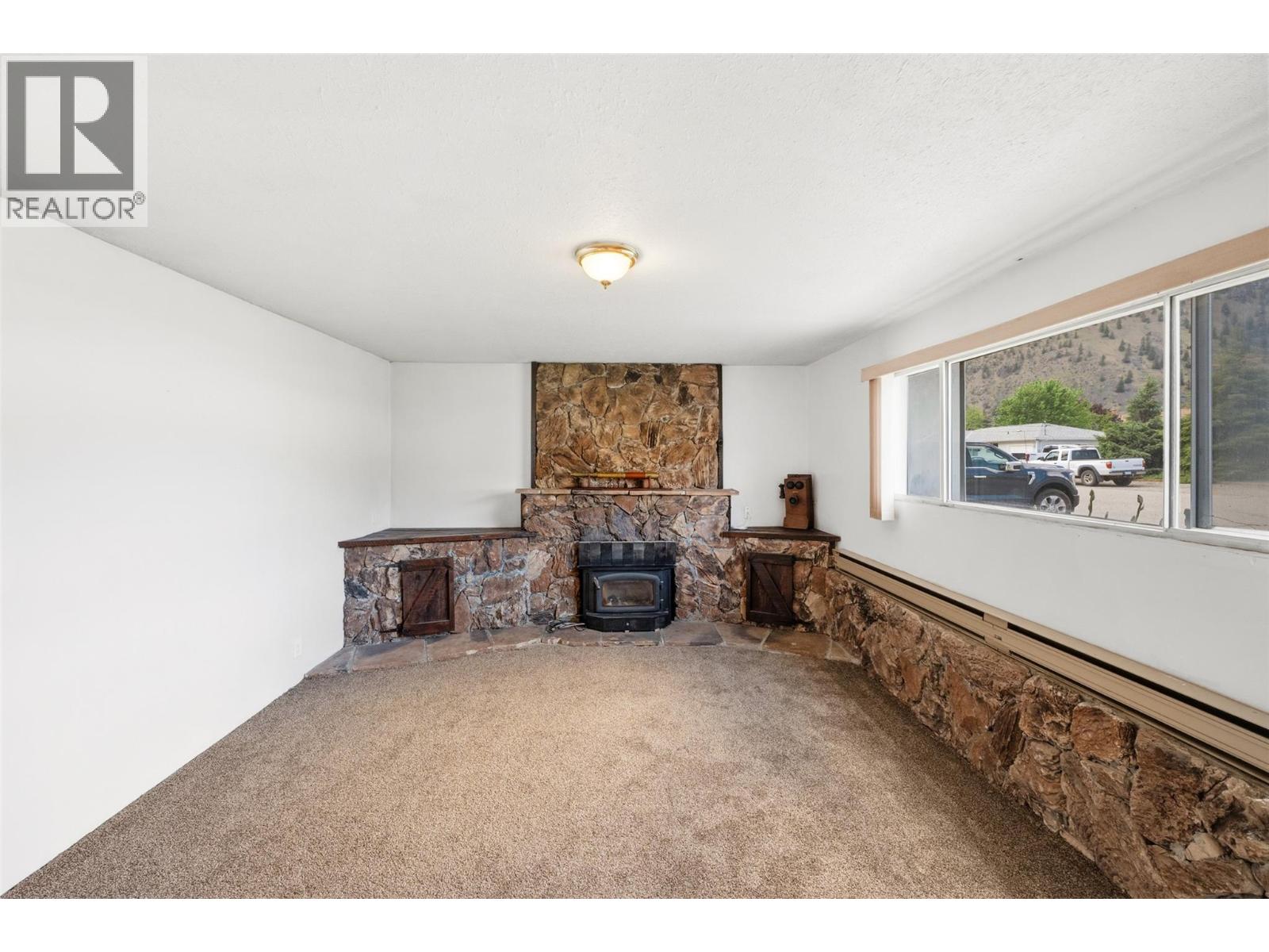617 3RD Avenue, Keremeos
