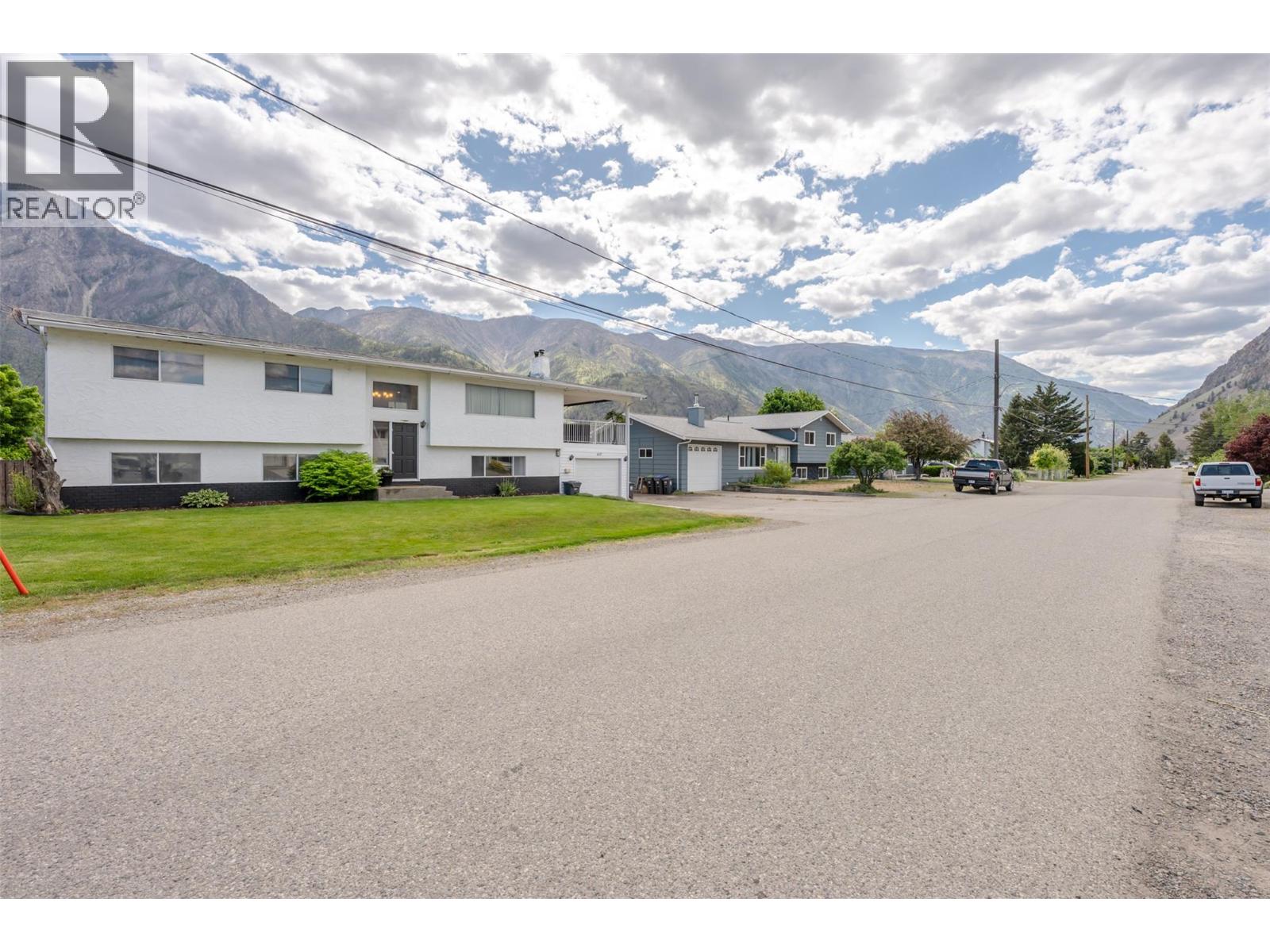 617 3RD Avenue, Keremeos