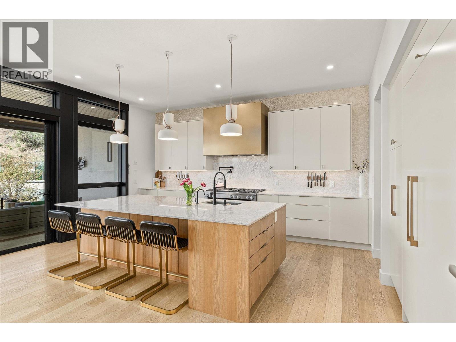 752 Highpointe Place, Kelowna