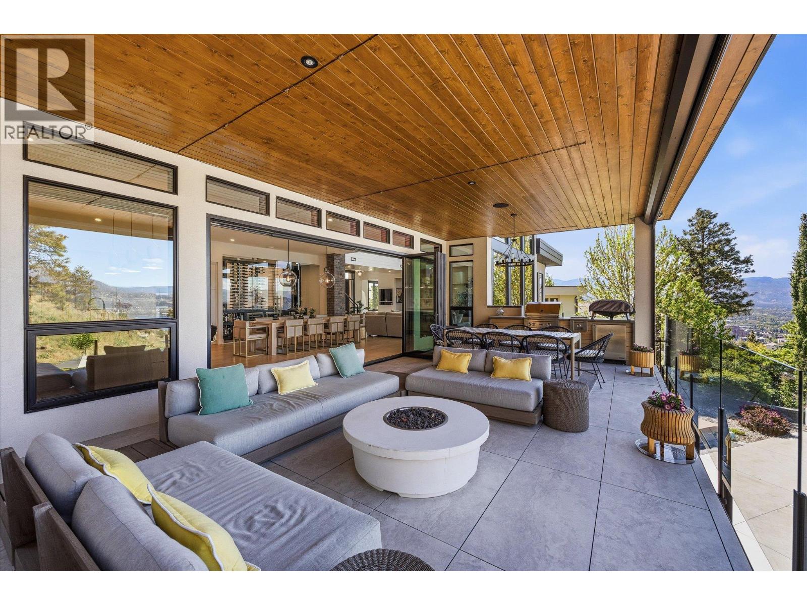 752 Highpointe Place, Kelowna