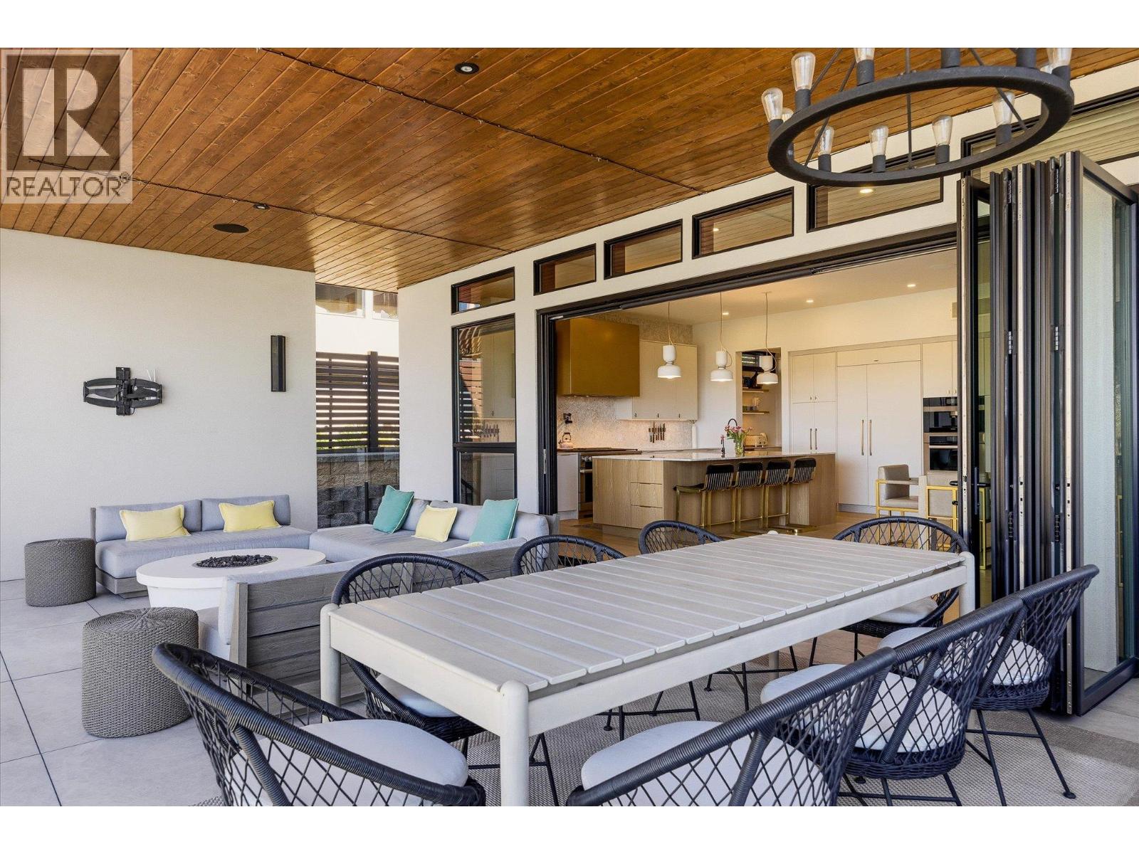 752 Highpointe Place, Kelowna