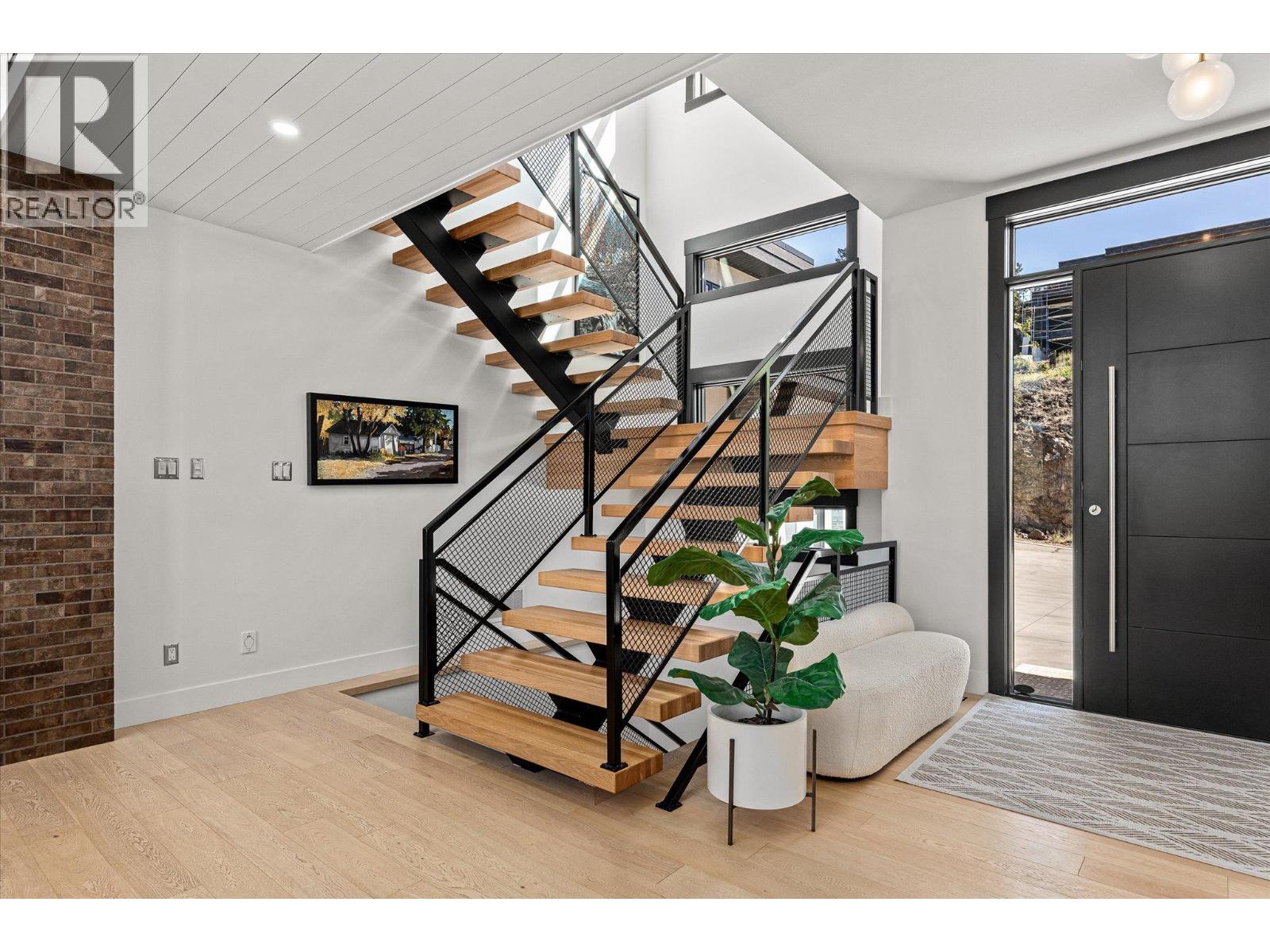 752 Highpointe Place, Kelowna