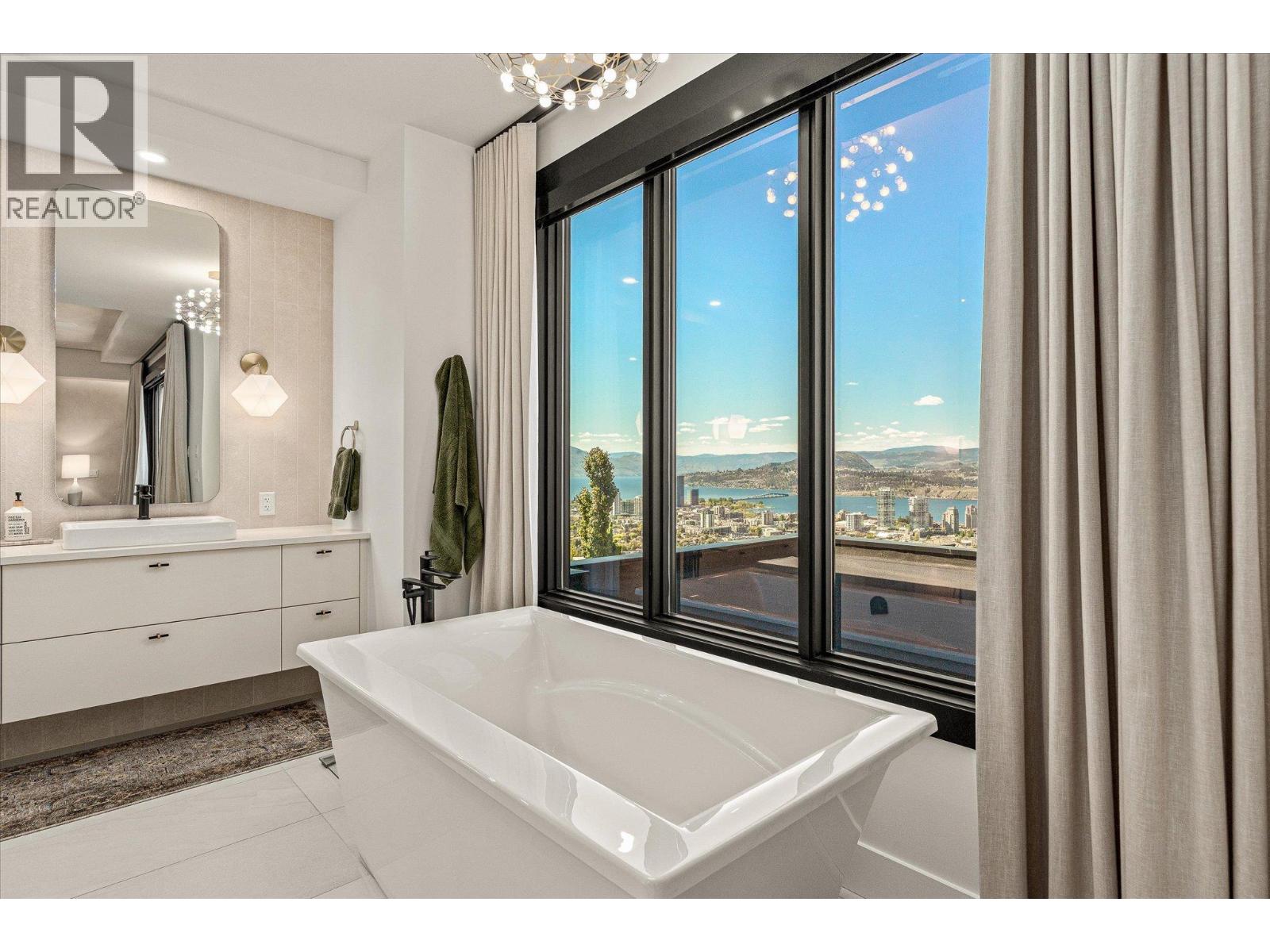 752 Highpointe Place, Kelowna