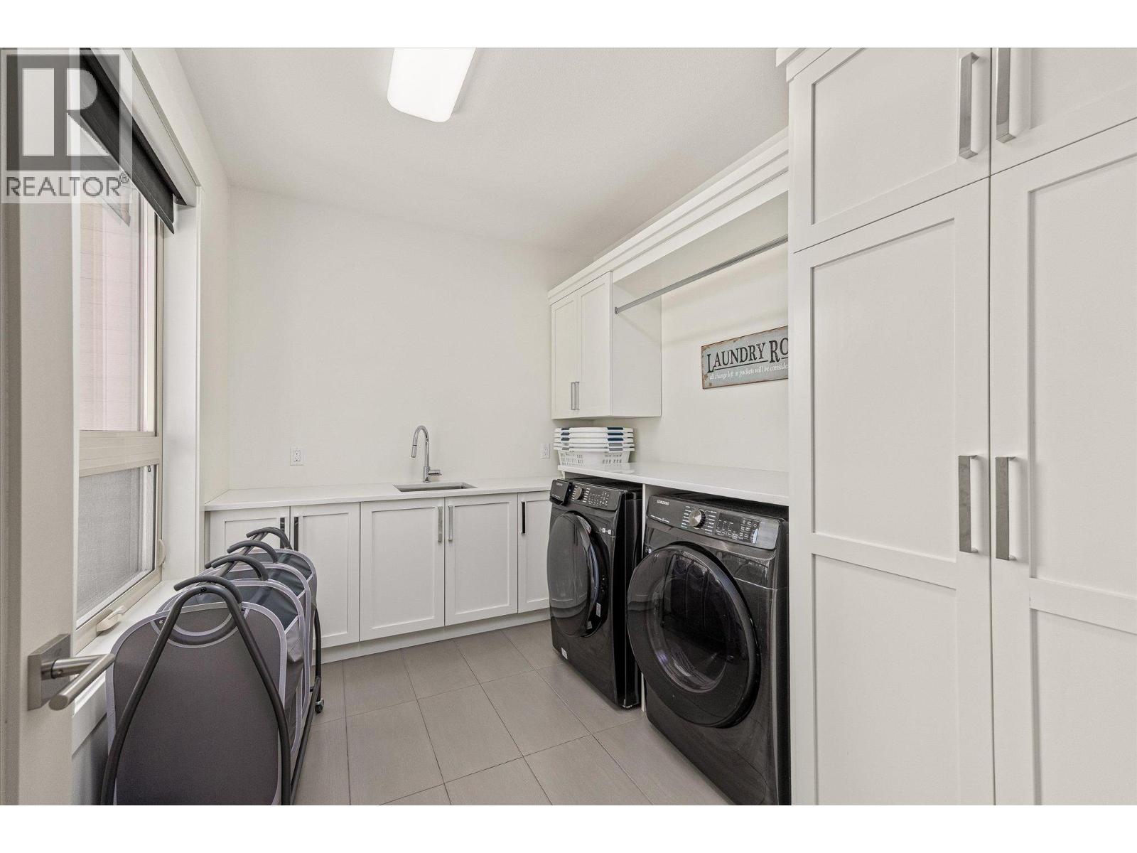 752 Highpointe Place, Kelowna