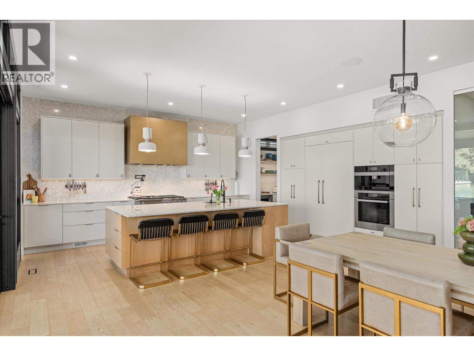 752 Highpointe Place, Kelowna