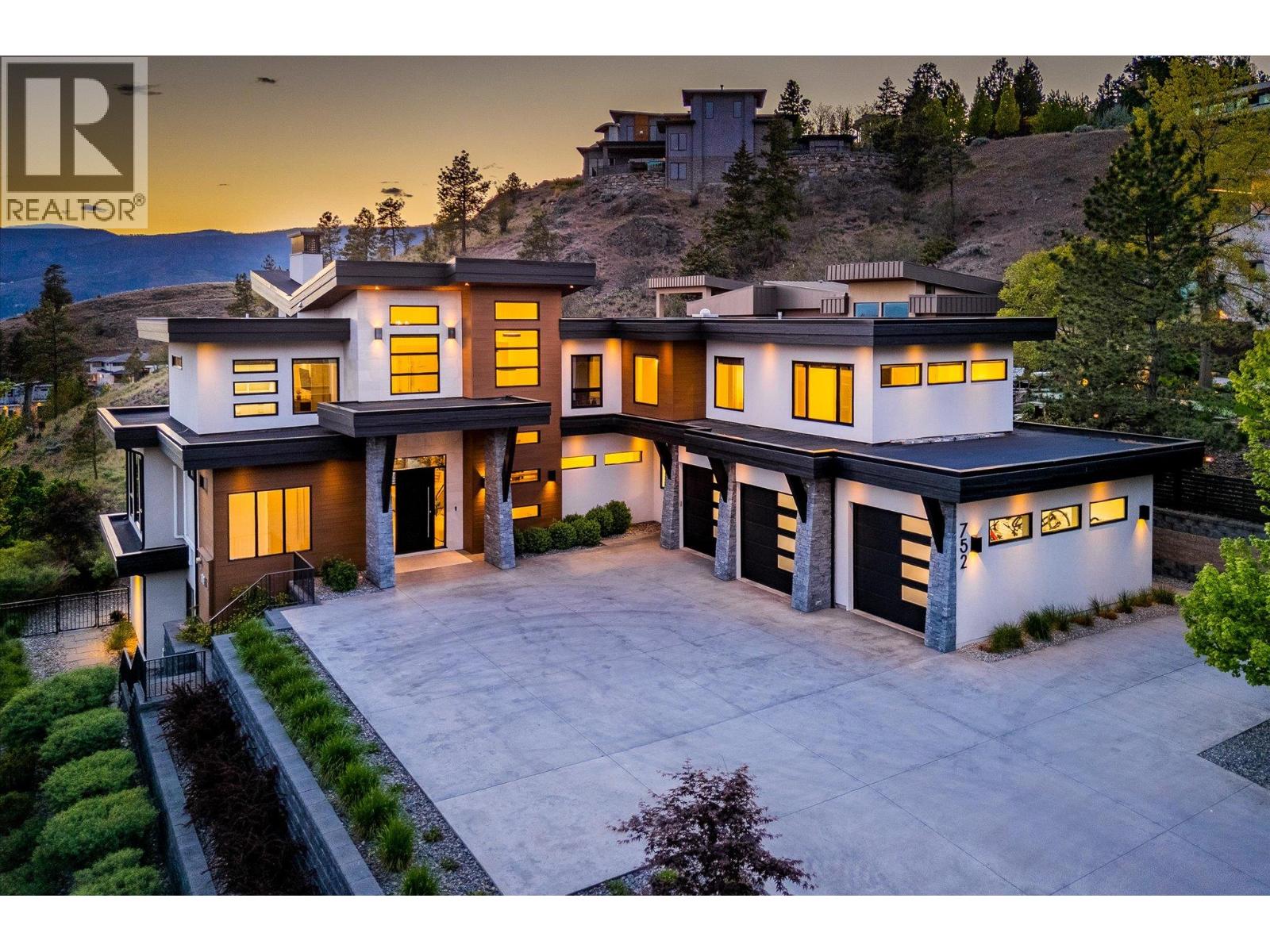 752 Highpointe Place, Kelowna