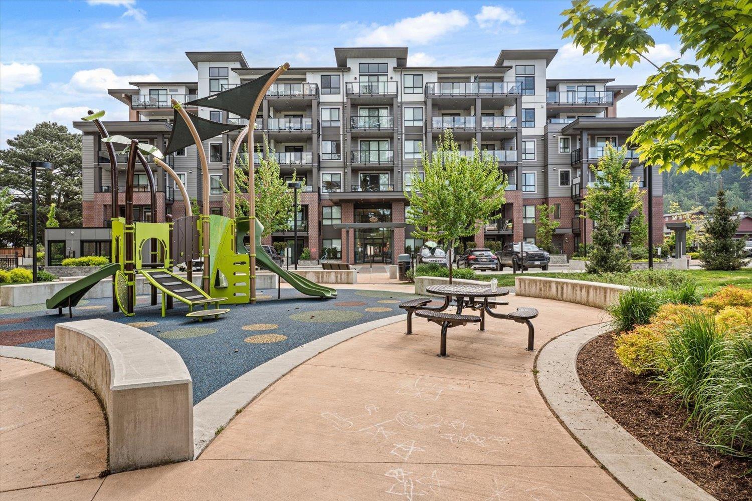 202 45511 CAMPUS DRIVE, Garrison Crossing, Chilliwack