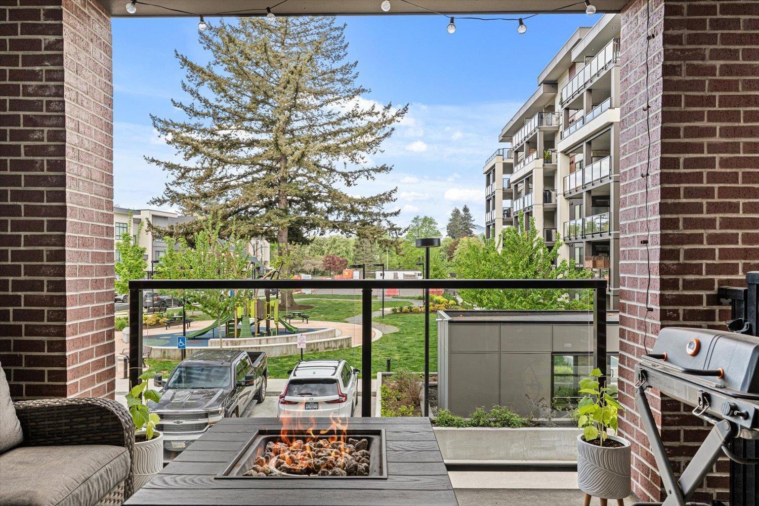 202 45511 CAMPUS DRIVE, Garrison Crossing, Chilliwack