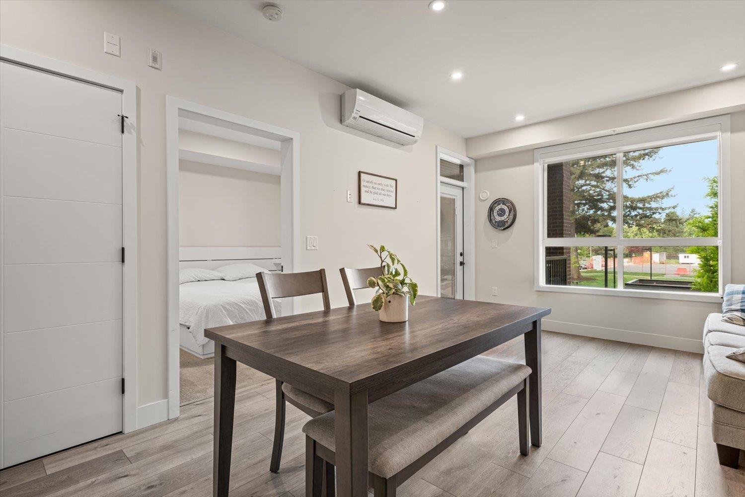 202 45511 CAMPUS DRIVE, Garrison Crossing, Chilliwack