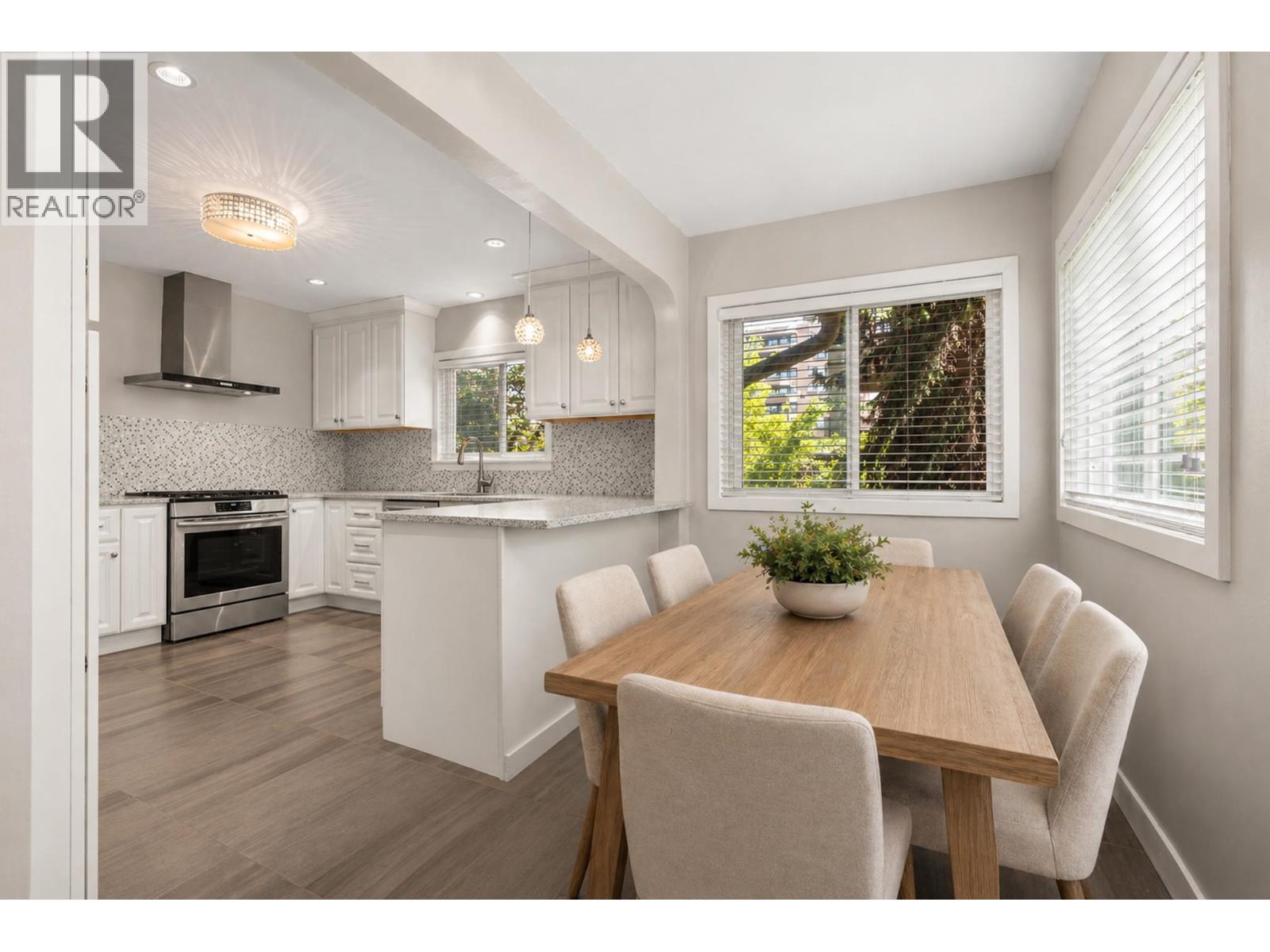 212 MOWAT STREET, New Westminster